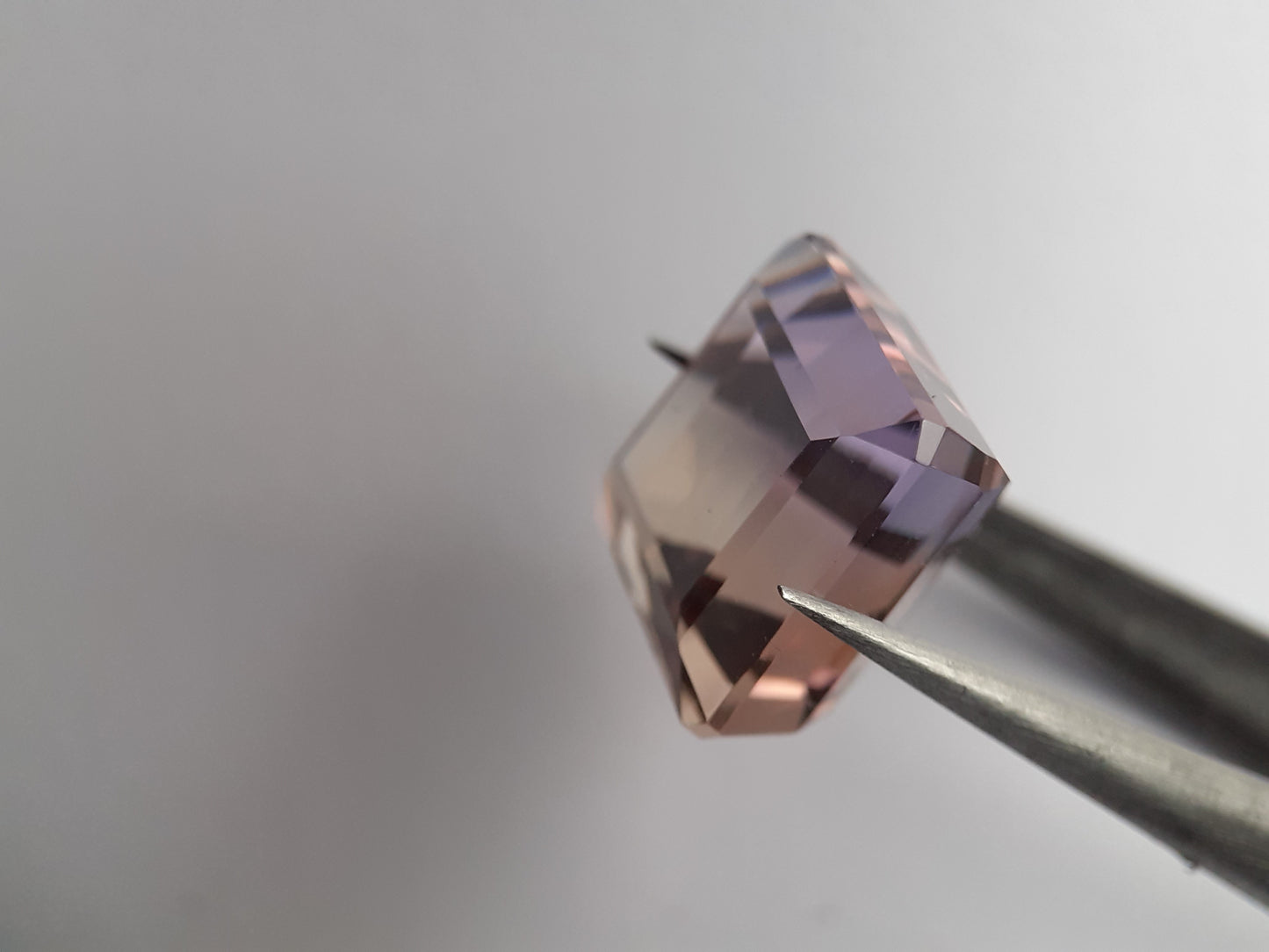 Natural purple and yellow Ametrine - 14.20 ct - AAA ++ grade - octagon - unheated - Bolivia - certified by NGB - Natural Gems Belgium