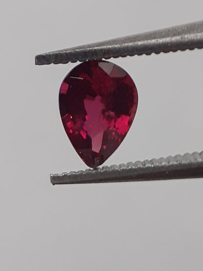 Natural red Ruby - 0.40 ct - Pear - heated - certified by NGB - Natural Gems Belgium