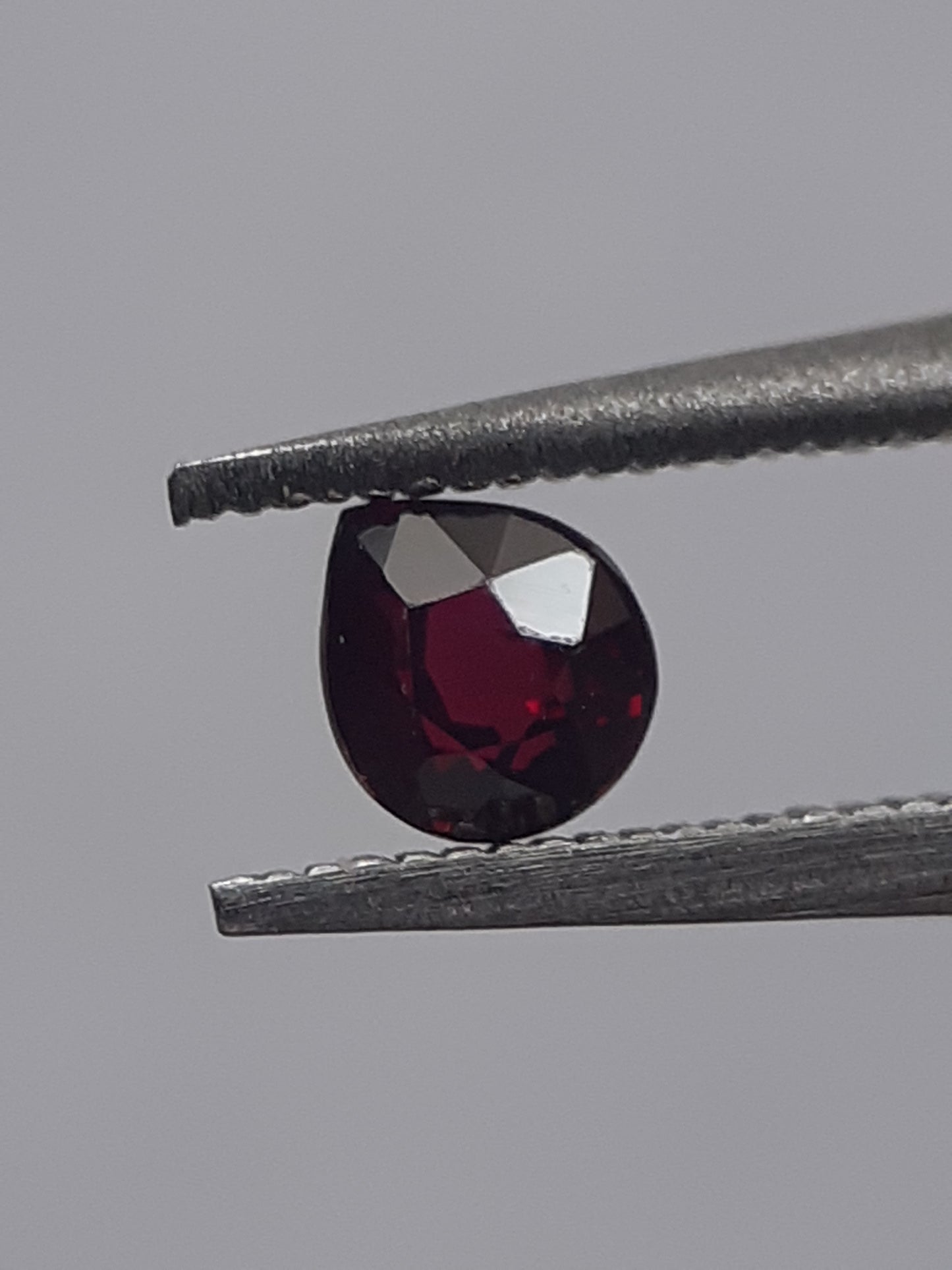 Natural deep red Ruby - 0.20 ct - Pear - unheated - certified by NGB - Natural Gems Belgium