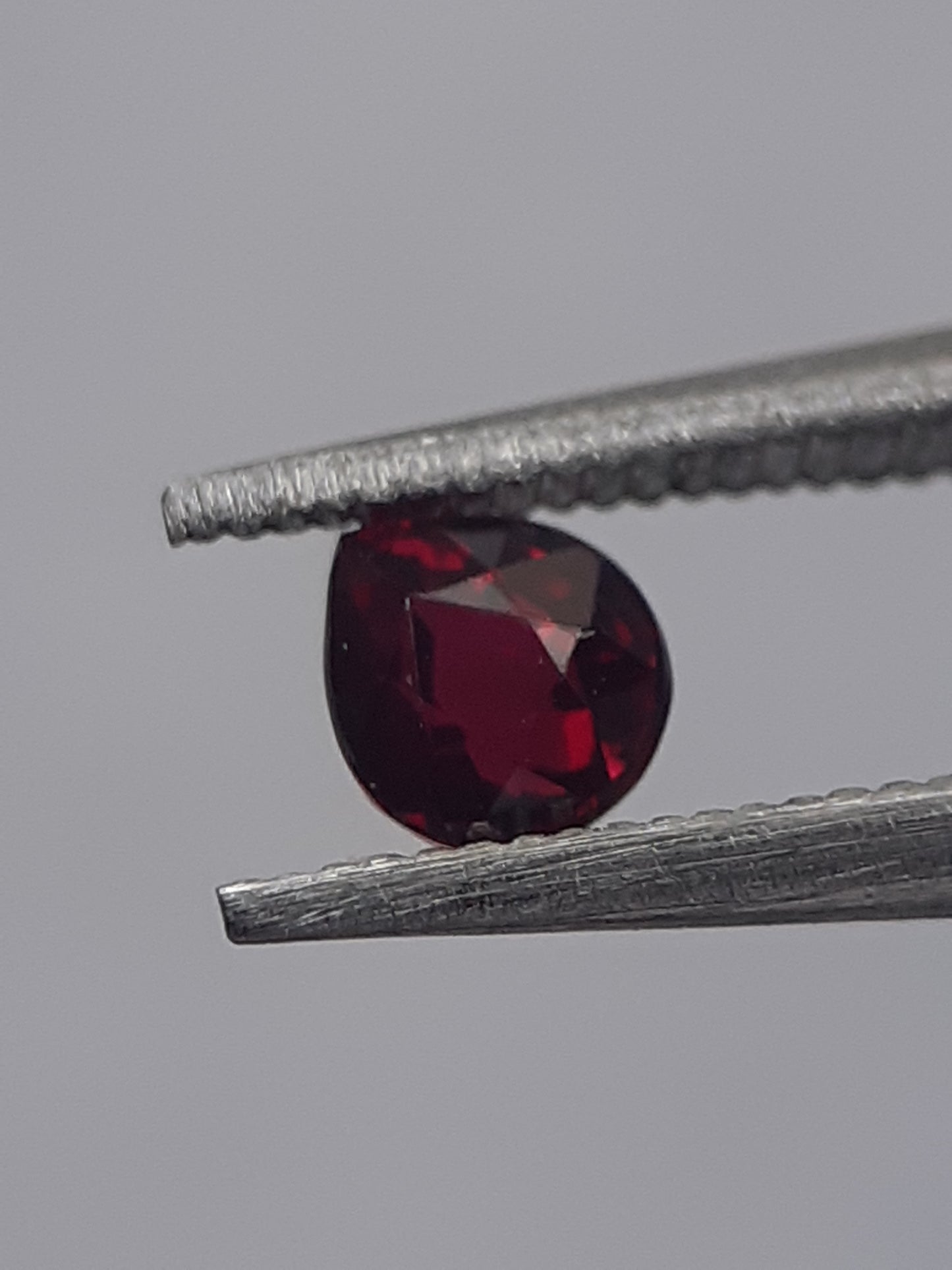 Natural deep red Ruby - 0.20 ct - Pear - unheated - certified by NGB - Natural Gems Belgium