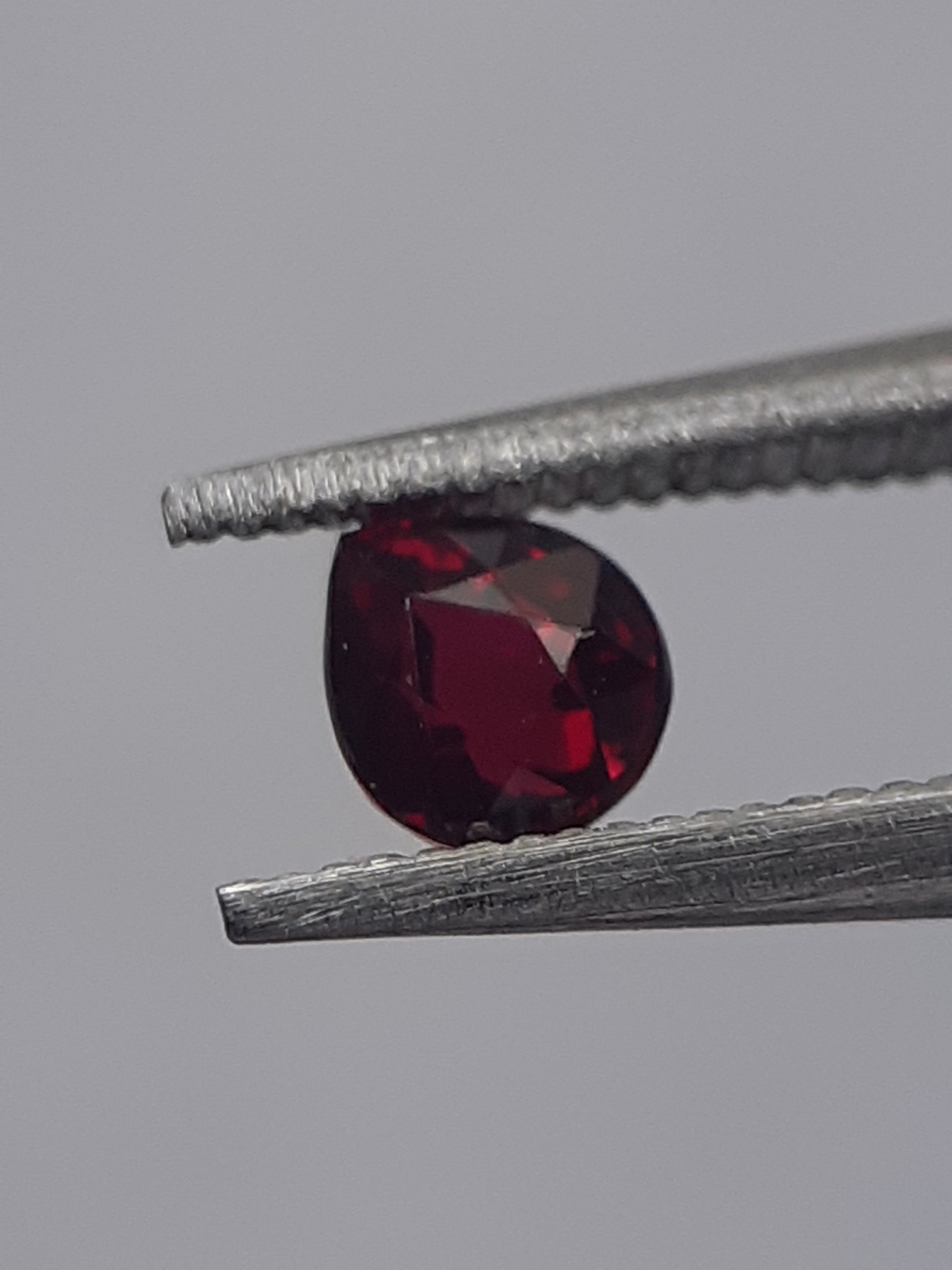 Natural deep red Ruby - 0.20 ct - Pear - unheated - certified by NGB - Natural Gems Belgium