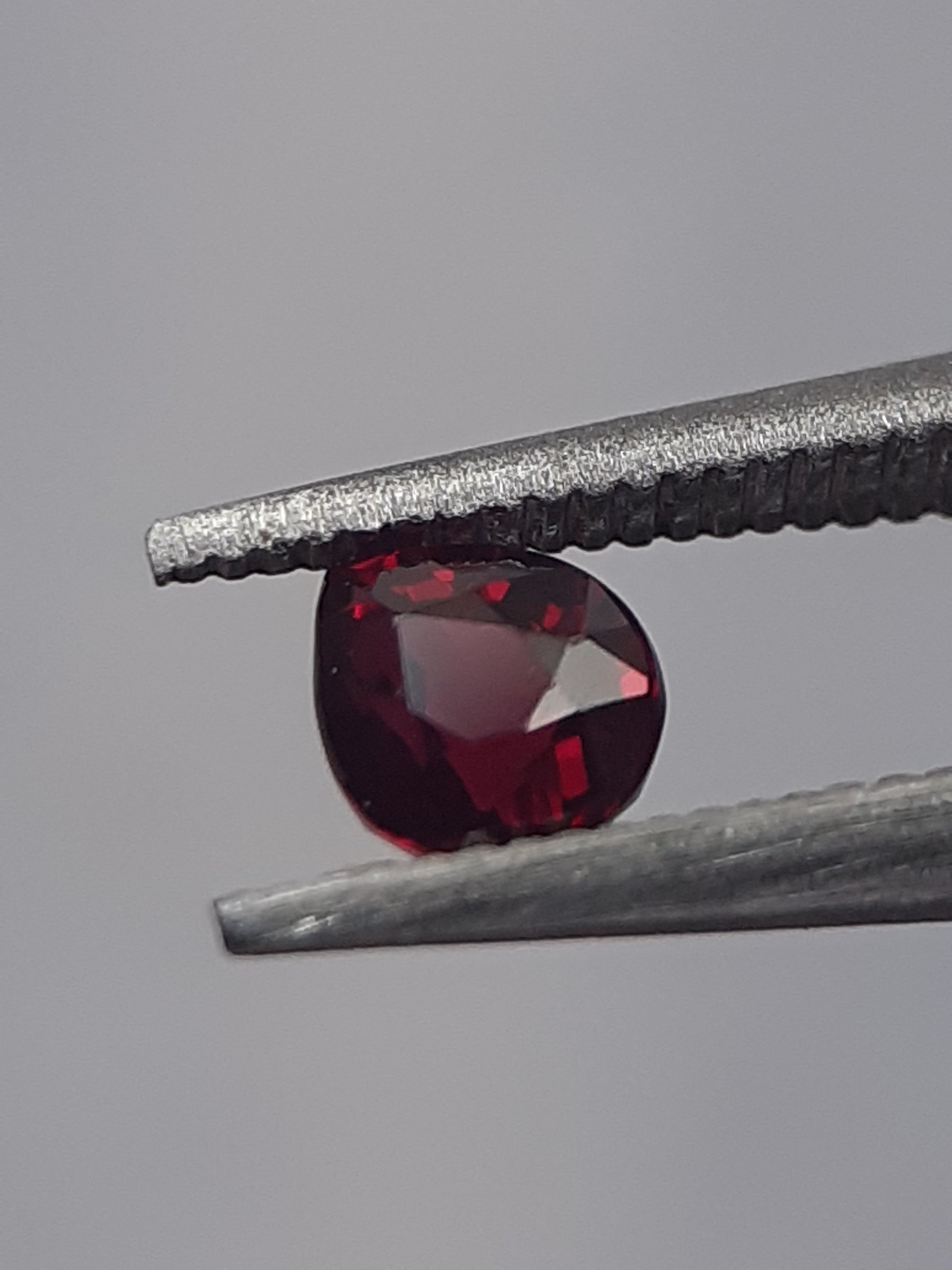 Natural deep red Ruby - 0.20 ct - Pear - unheated - certified by NGB - Natural Gems Belgium