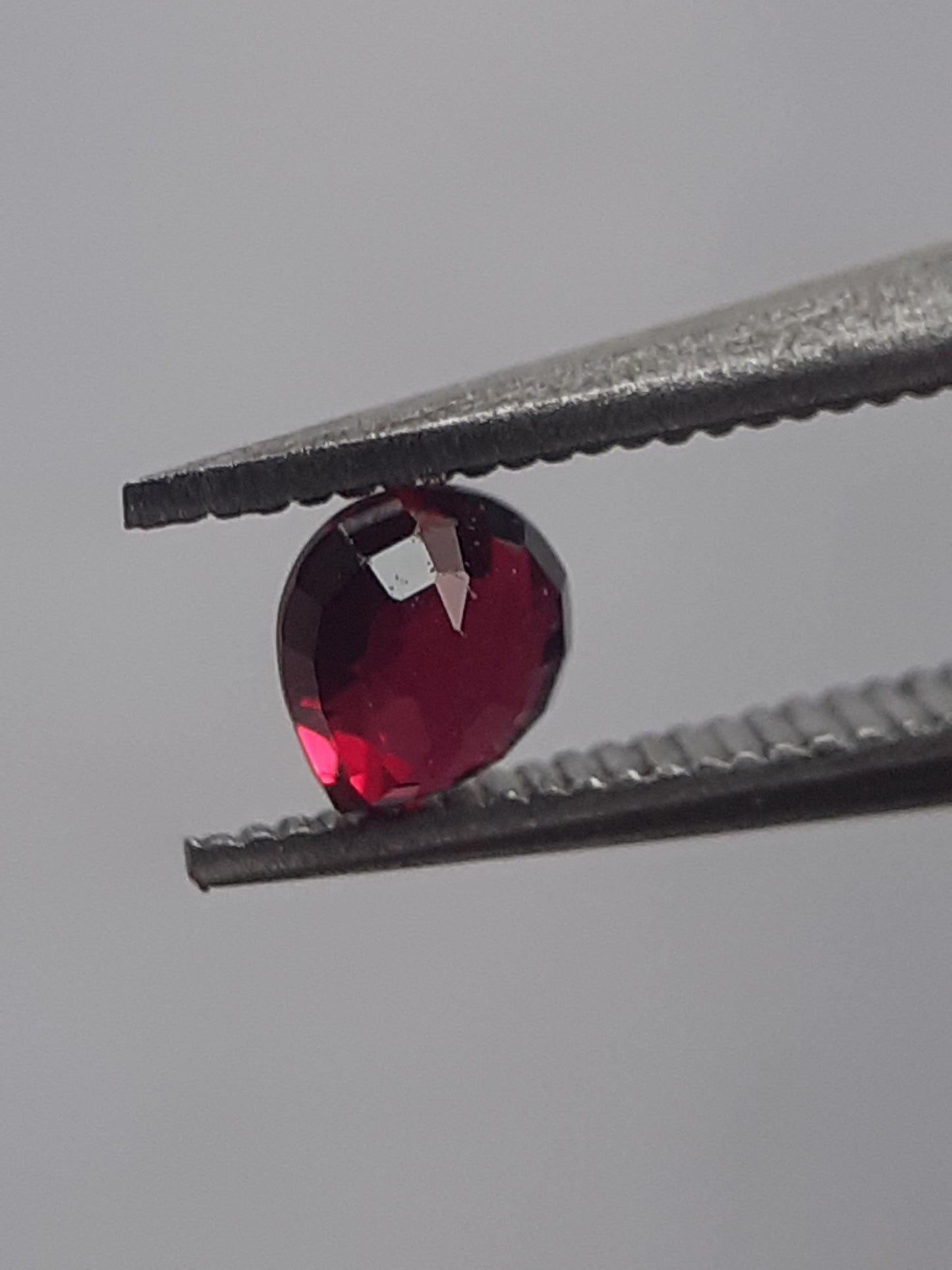 Natural deep red Ruby - 0.20 ct - Pear - unheated - certified by NGB - Natural Gems Belgium