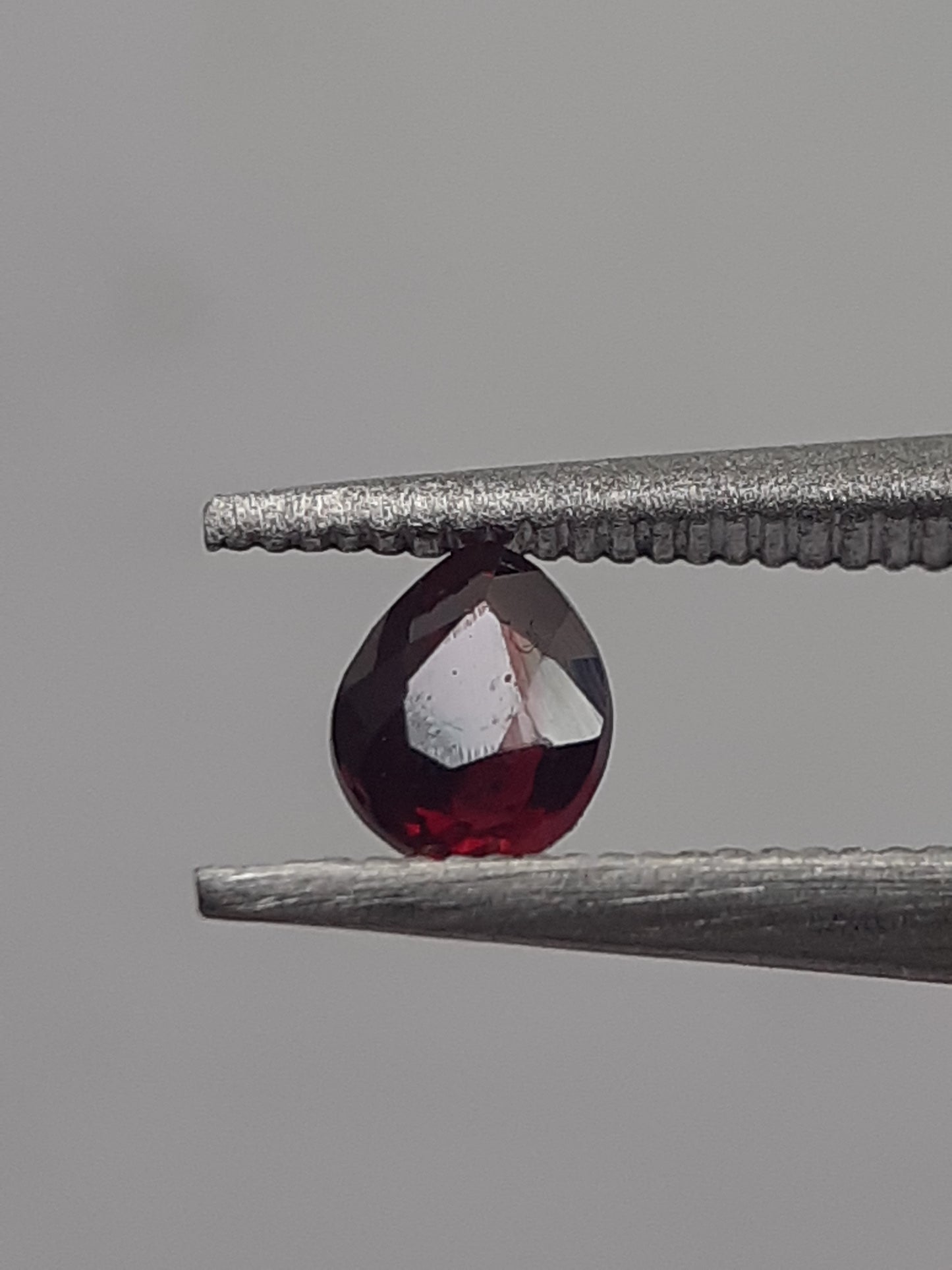 Natural deep red Ruby - 0.18 ct - Pear - unheated - certified by NGB - Natural Gems Belgium