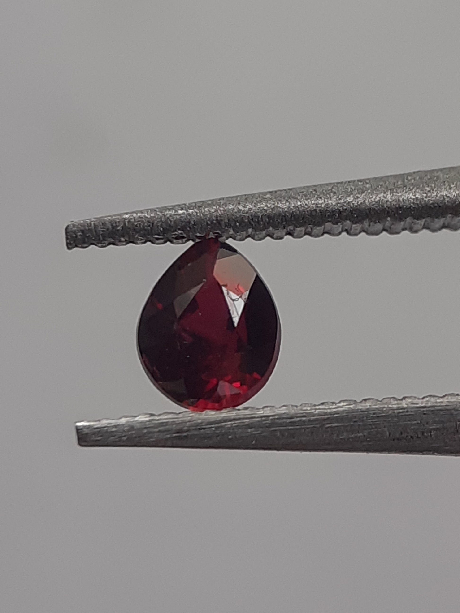 Natural deep red Ruby - 0.18 ct - Pear - unheated - certified by NGB - Natural Gems Belgium