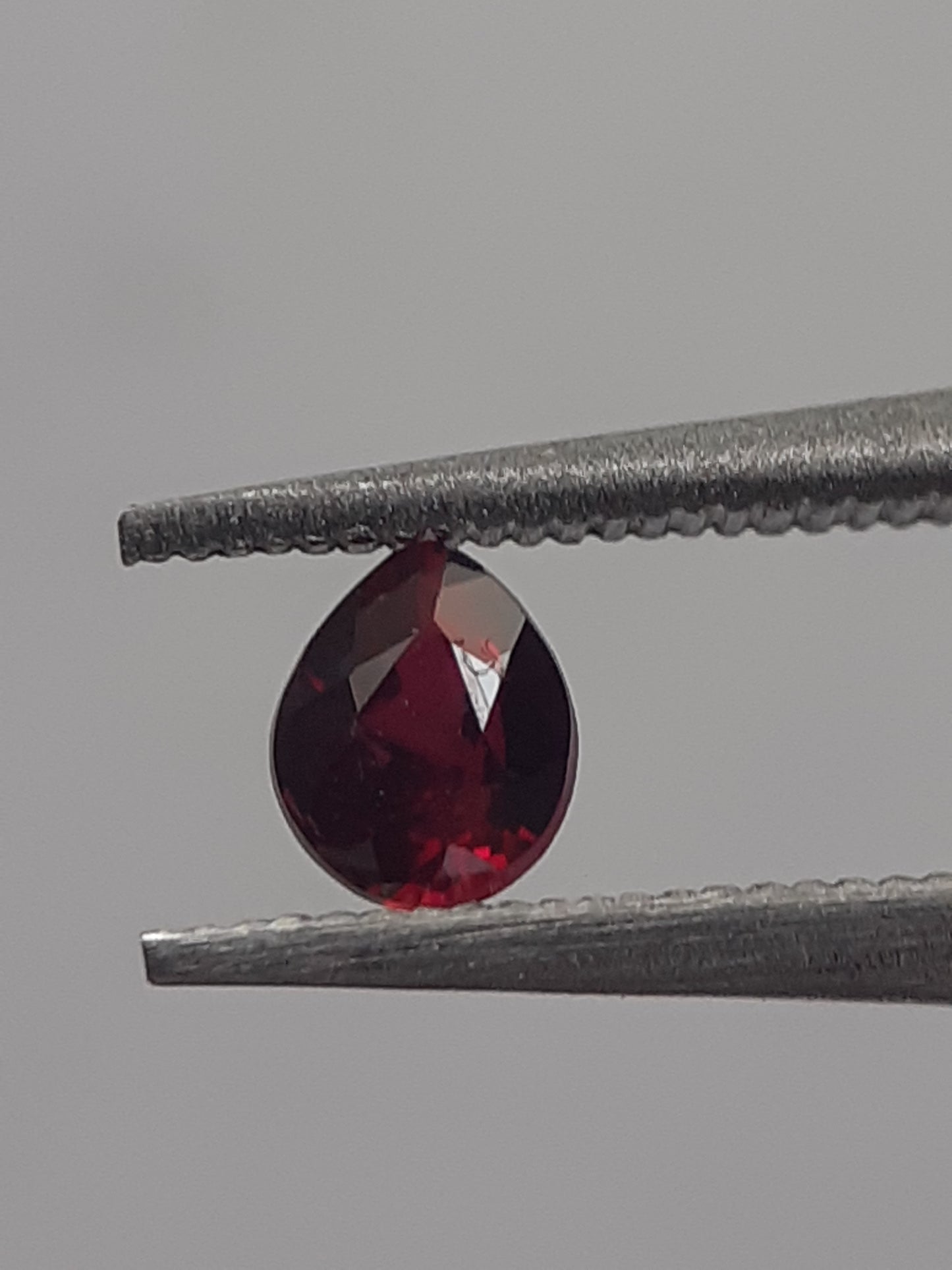 Natural deep red Ruby - 0.18 ct - Pear - unheated - certified by NGB - Natural Gems Belgium