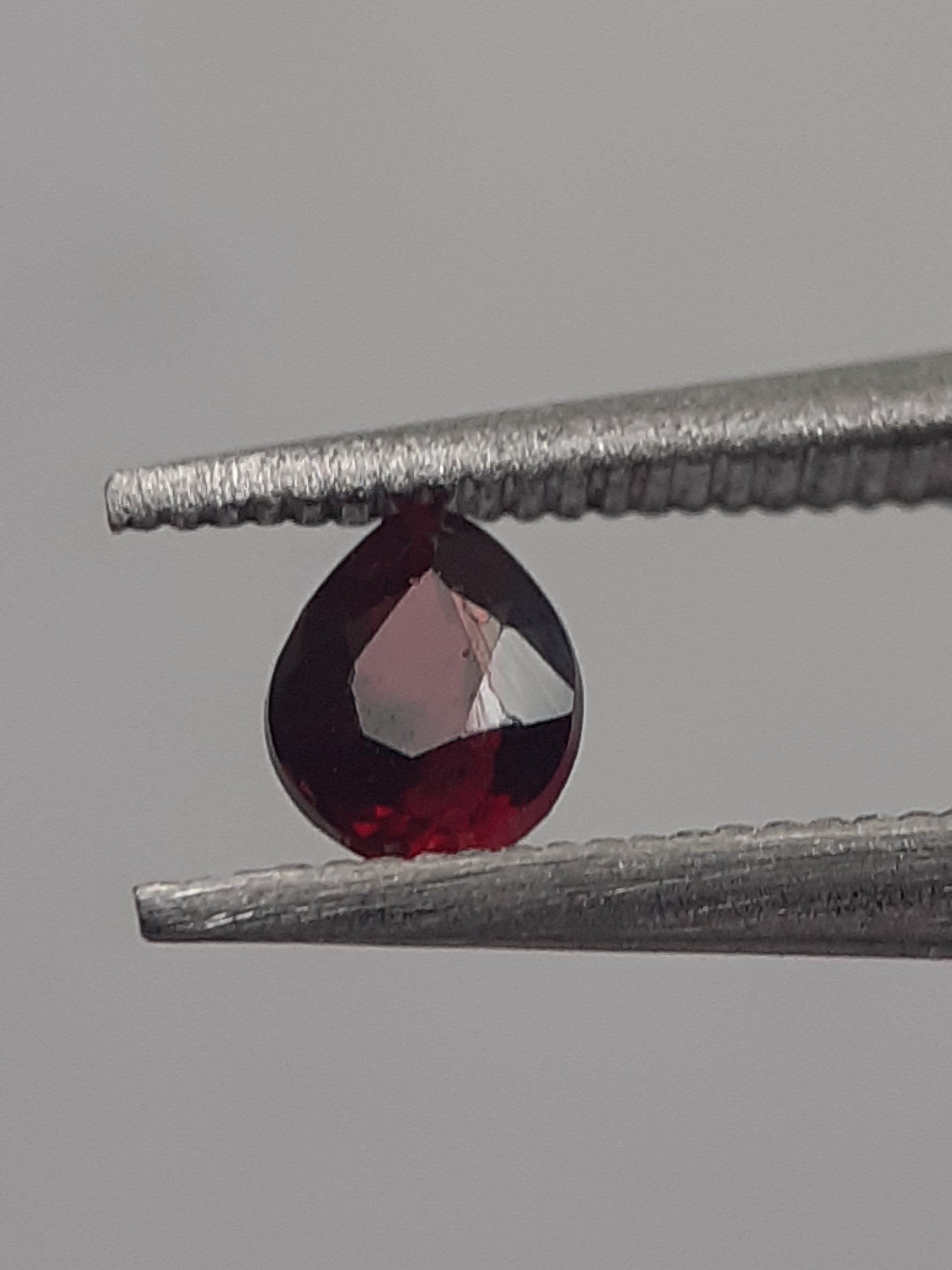 Natural deep red Ruby - 0.18 ct - Pear - unheated - certified by NGB - Natural Gems Belgium