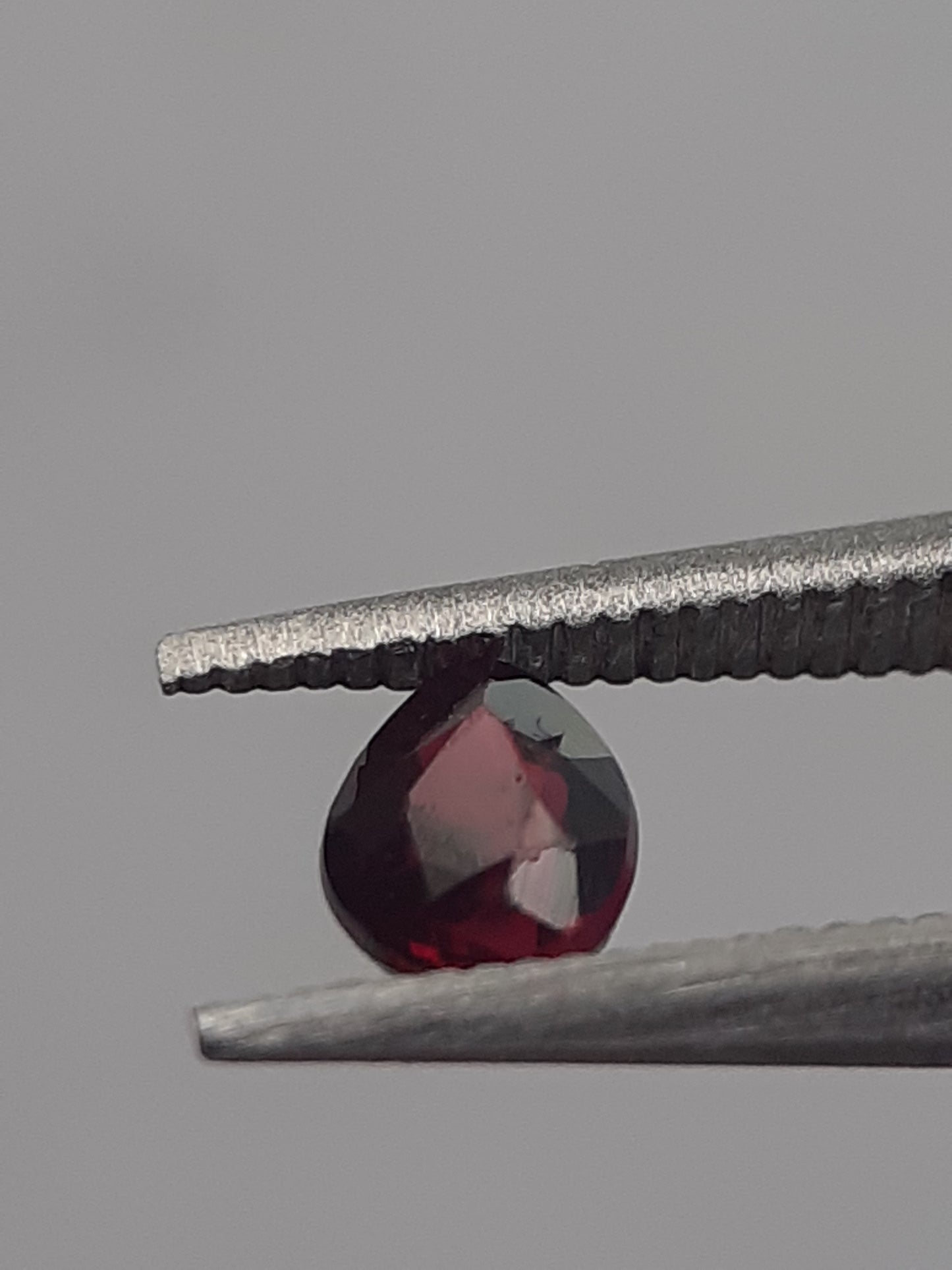 Natural deep red Ruby - 0.18 ct - Pear - unheated - certified by NGB - Natural Gems Belgium