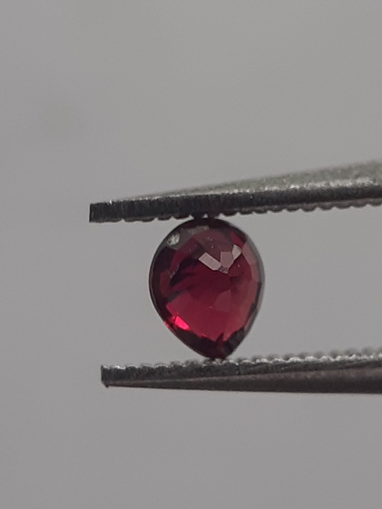 Natural deep red Ruby - 0.18 ct - Pear - unheated - certified by NGB - Natural Gems Belgium