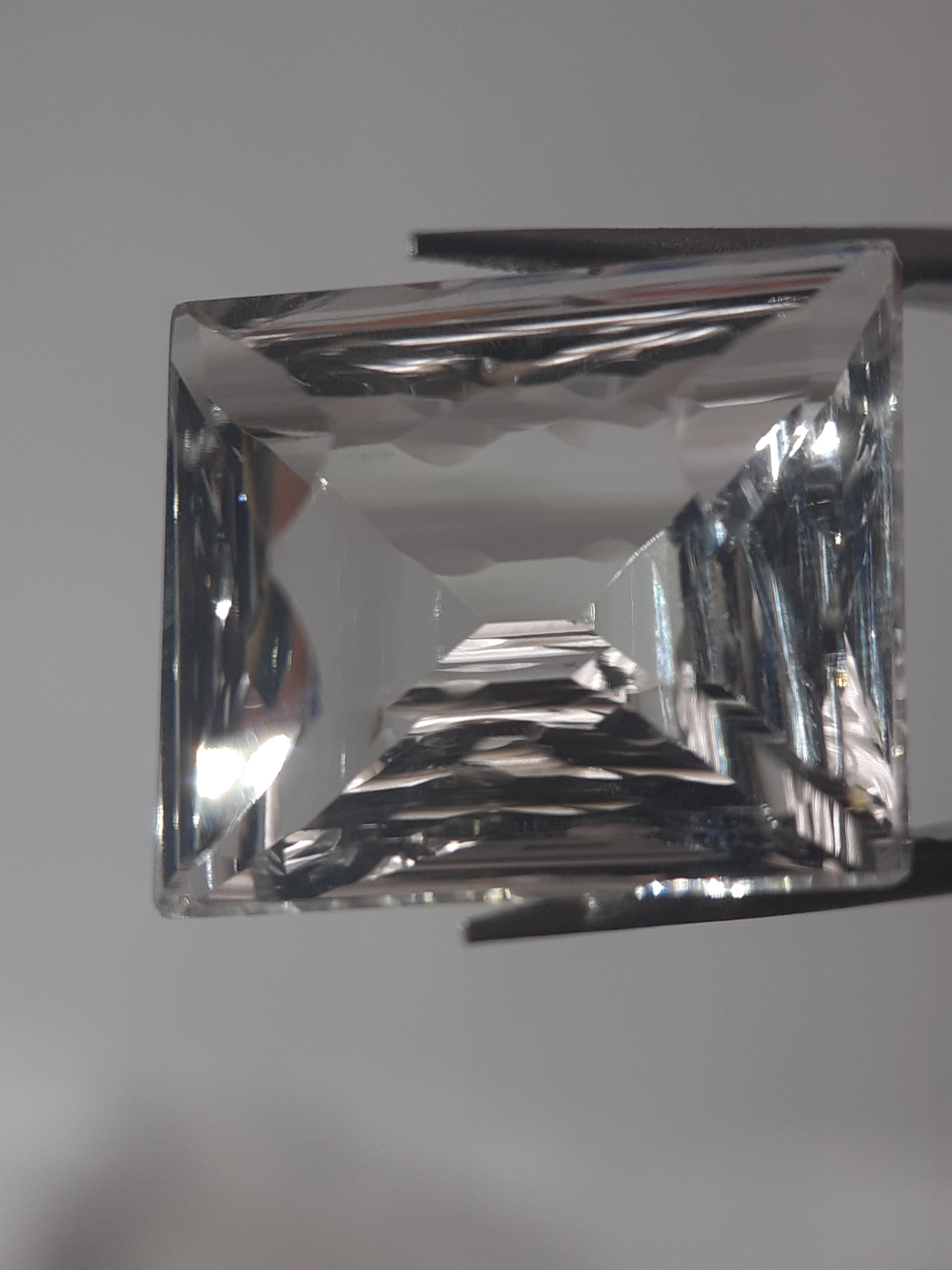 Natural clear crystal quartz - 13.99 ct - cushion - custom cut - certified by NGB - Natural Gems Belgium