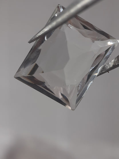 Natural clear crystal quartz - 13.99 ct - cushion - custom cut - certified by NGB - Natural Gems Belgium