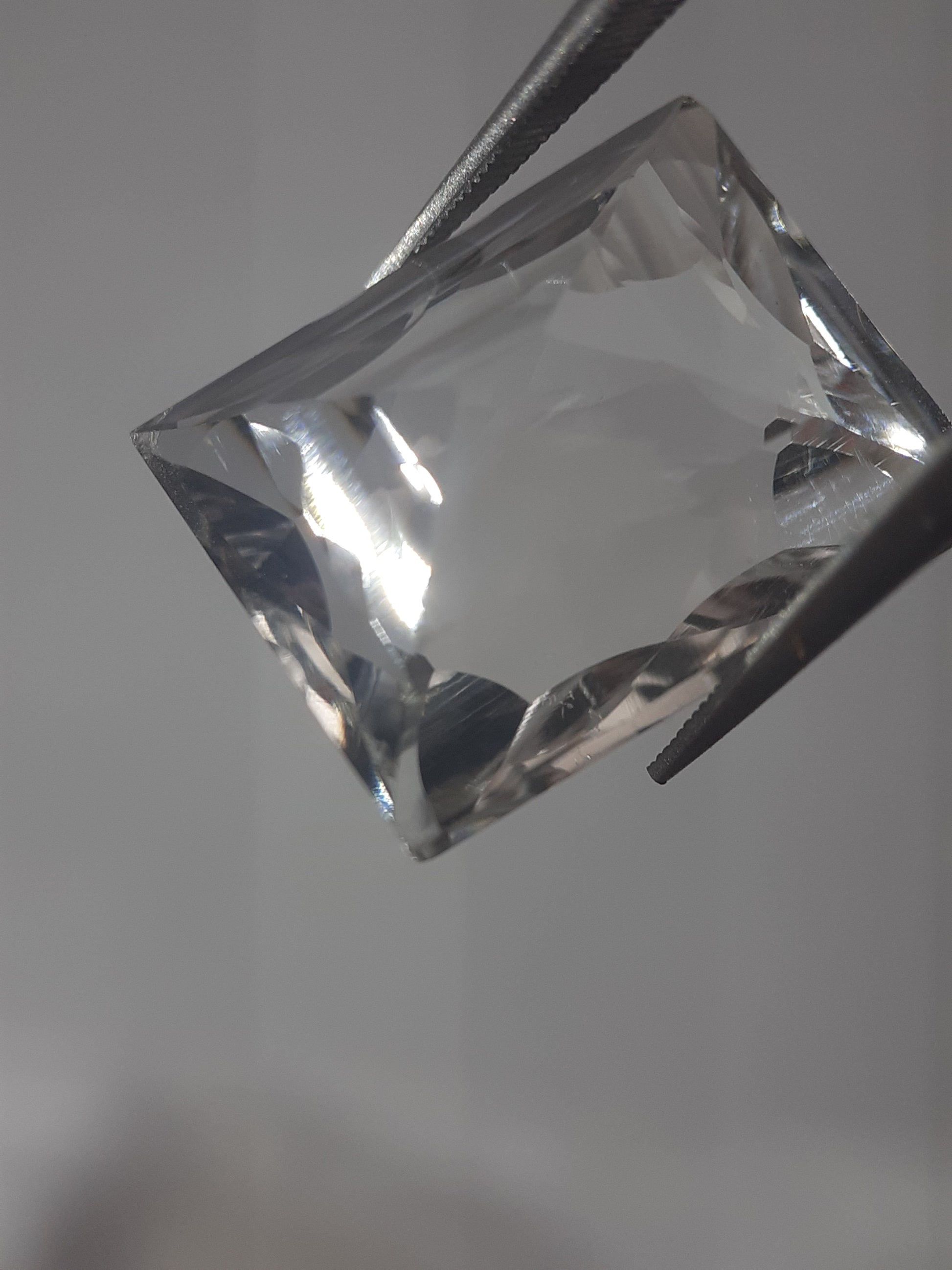 Natural clear crystal quartz - 13.99 ct - cushion - custom cut - certified by NGB - Natural Gems Belgium