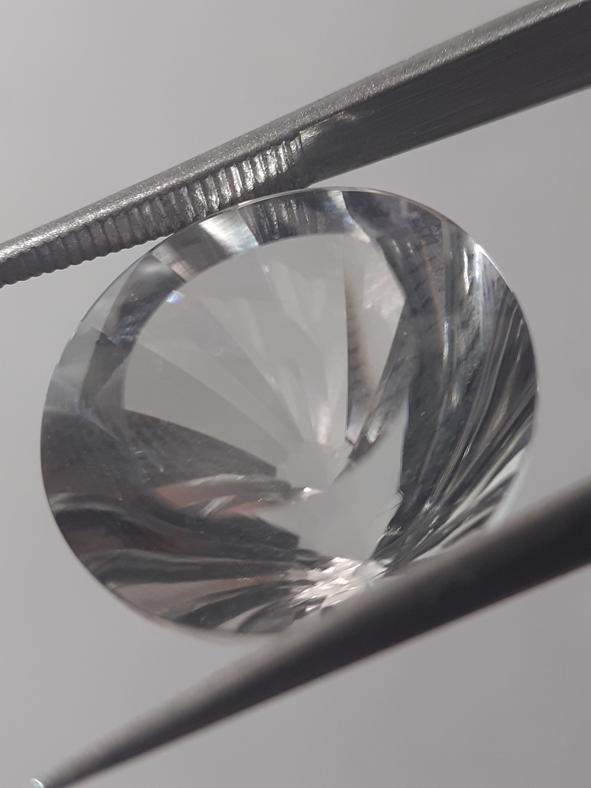 Natural clear crystal quartz - 11.53 ct - round - custom cut - AAA grade - certified by NGB - Natural Gems Belgium