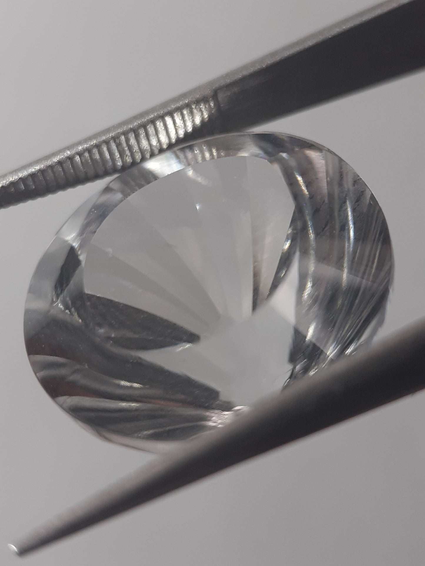 Natural clear crystal quartz - 11.53 ct - round - custom cut - AAA grade - certified by NGB - Natural Gems Belgium