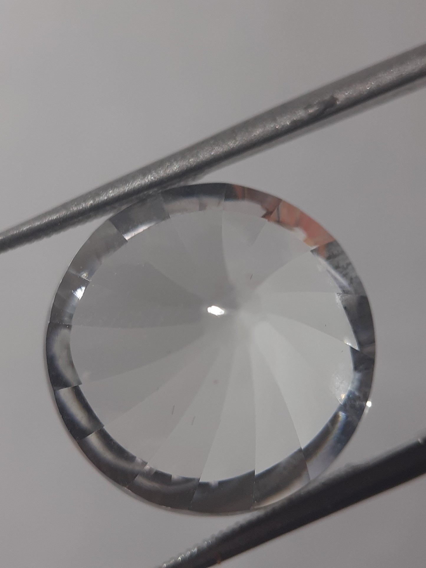 Natural clear crystal quartz - 11.53 ct - round - custom cut - AAA grade - certified by NGB - Natural Gems Belgium