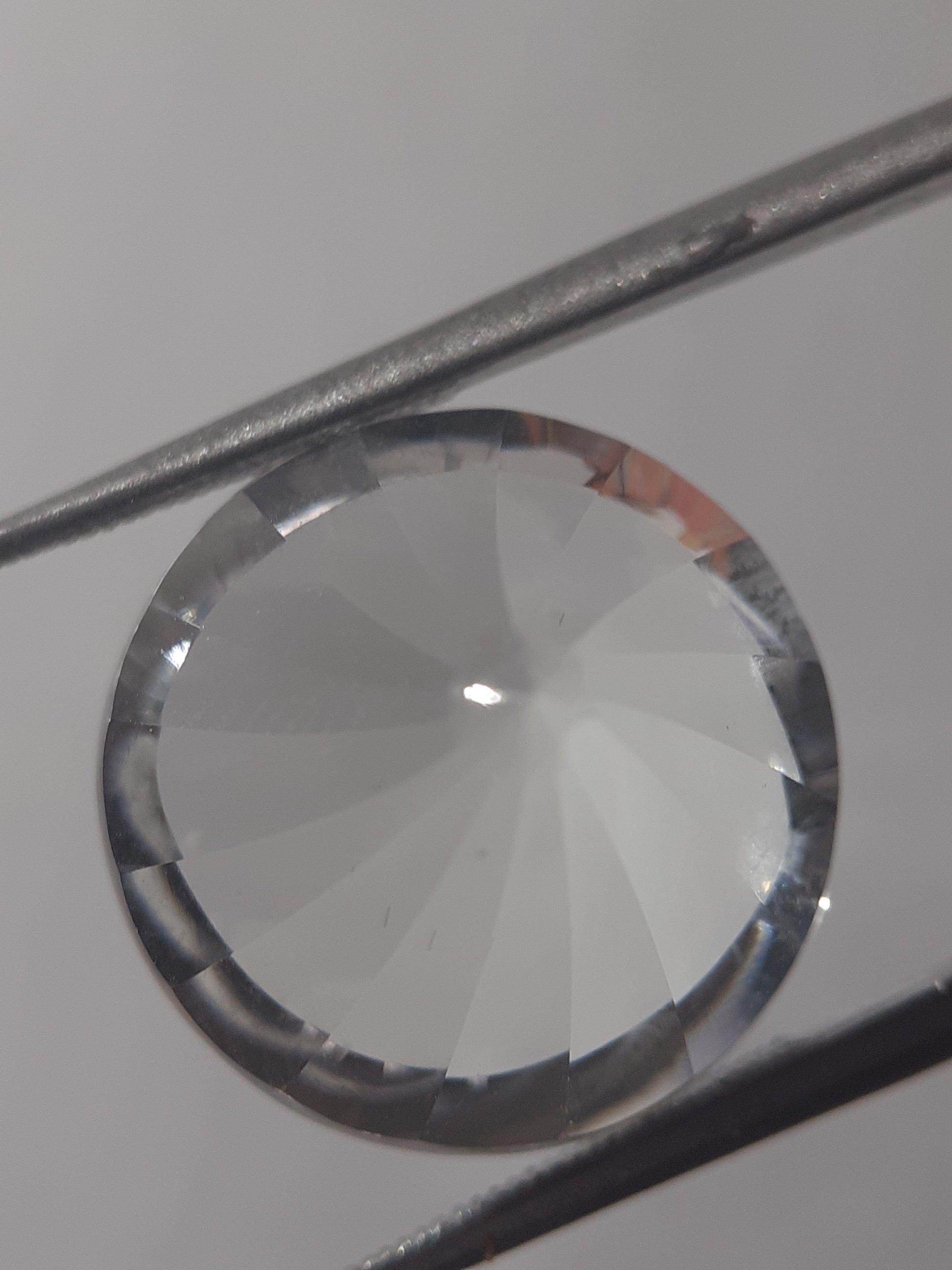 Natural clear crystal quartz - 11.53 ct - round - custom cut - AAA grade - certified by NGB - Natural Gems Belgium