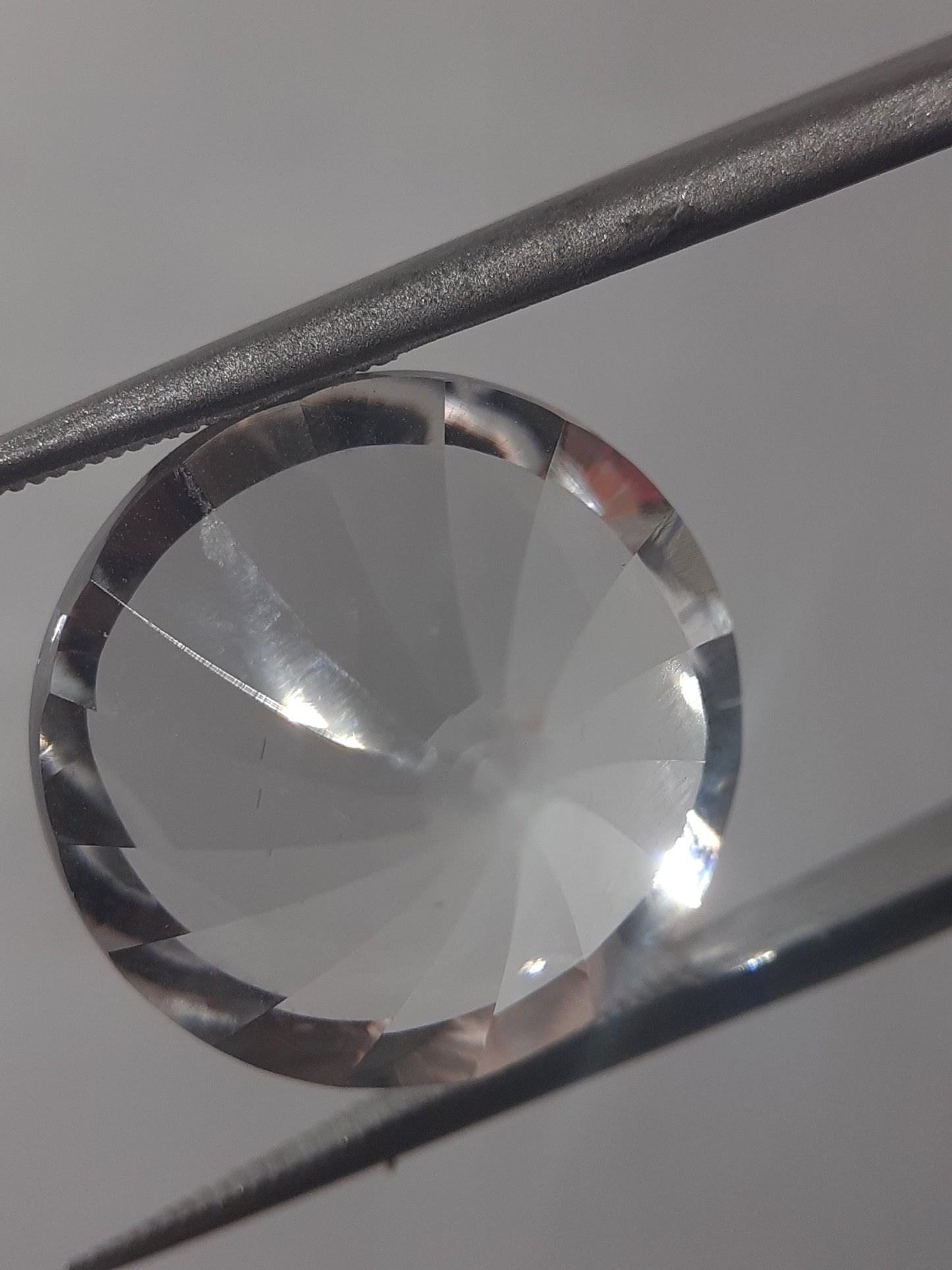 Natural clear crystal quartz - 11.53 ct - round - custom cut - AAA grade - certified by NGB - Natural Gems Belgium