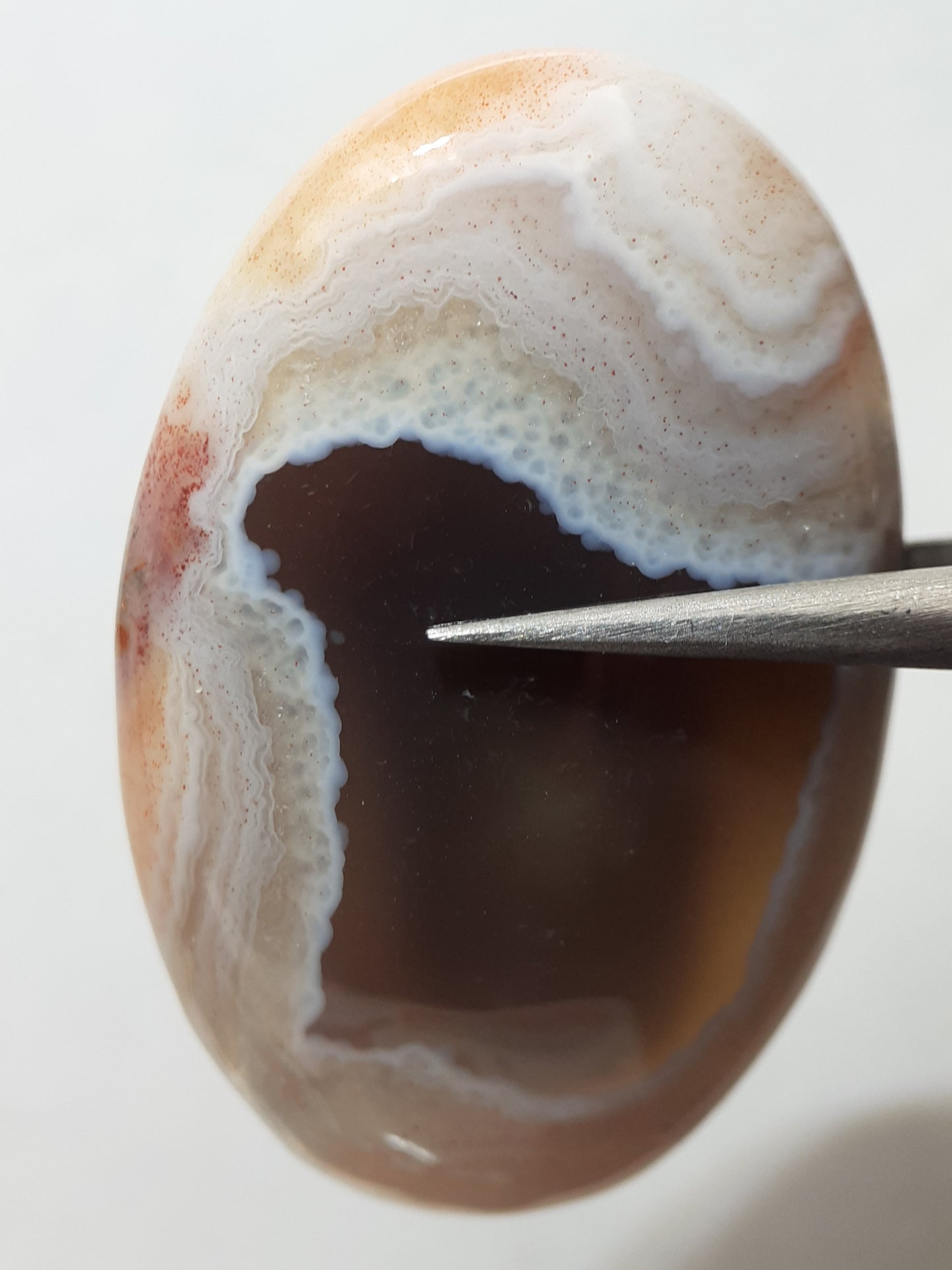 Natural white laced midnight red Botswana Agate - 36.91 ct - oval Cabochon - unique - certified by NGB - Natural Gems Belgium