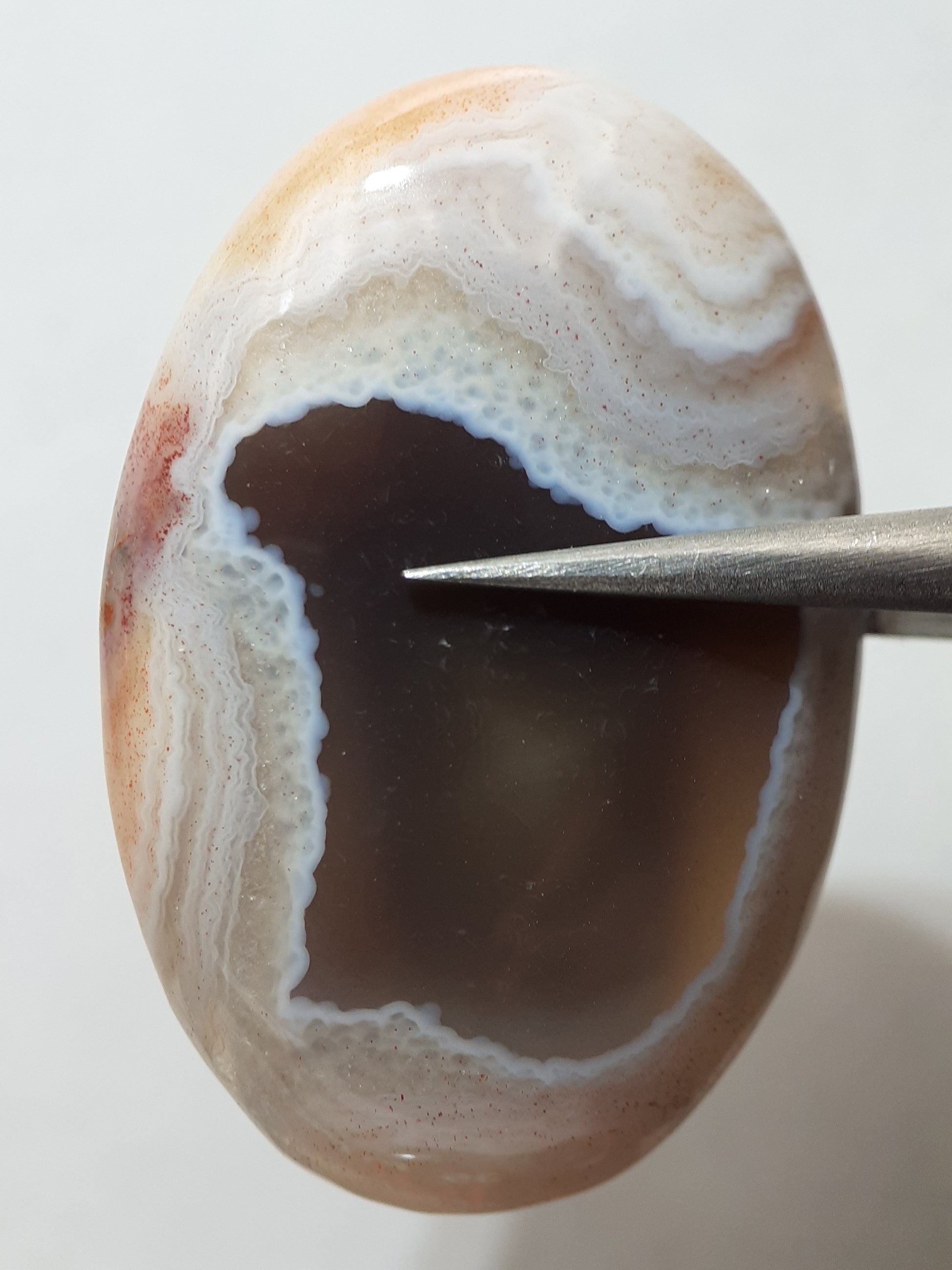 Natural white laced midnight red Botswana Agate - 36.91 ct - oval Cabochon - unique - certified by NGB - Natural Gems Belgium