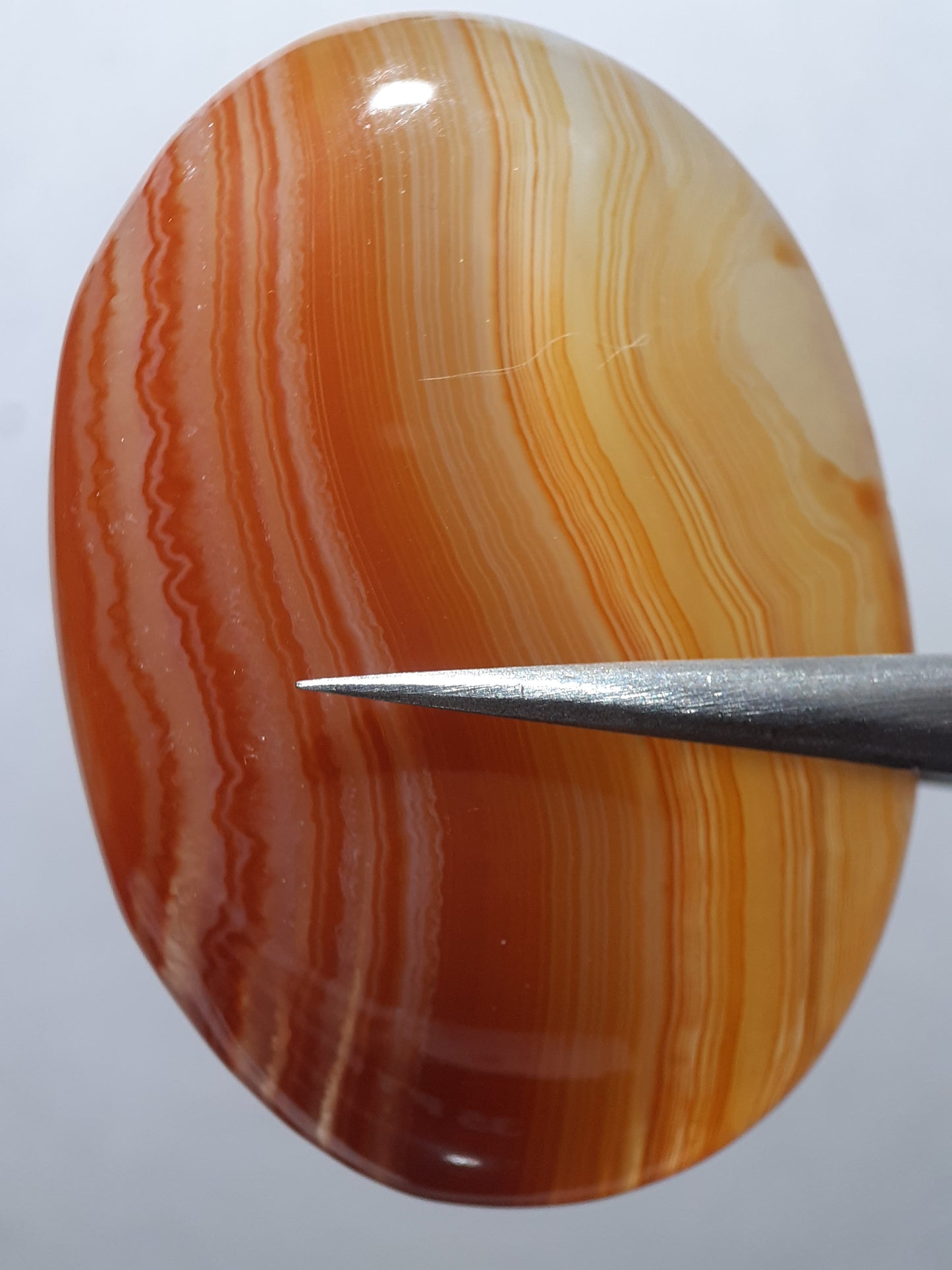 Natural orangy red orange and silky white Lake Superior Agate - 77.57 ct - oval Cabochon - unheated - certified by NGB - Natural Gems Belgium