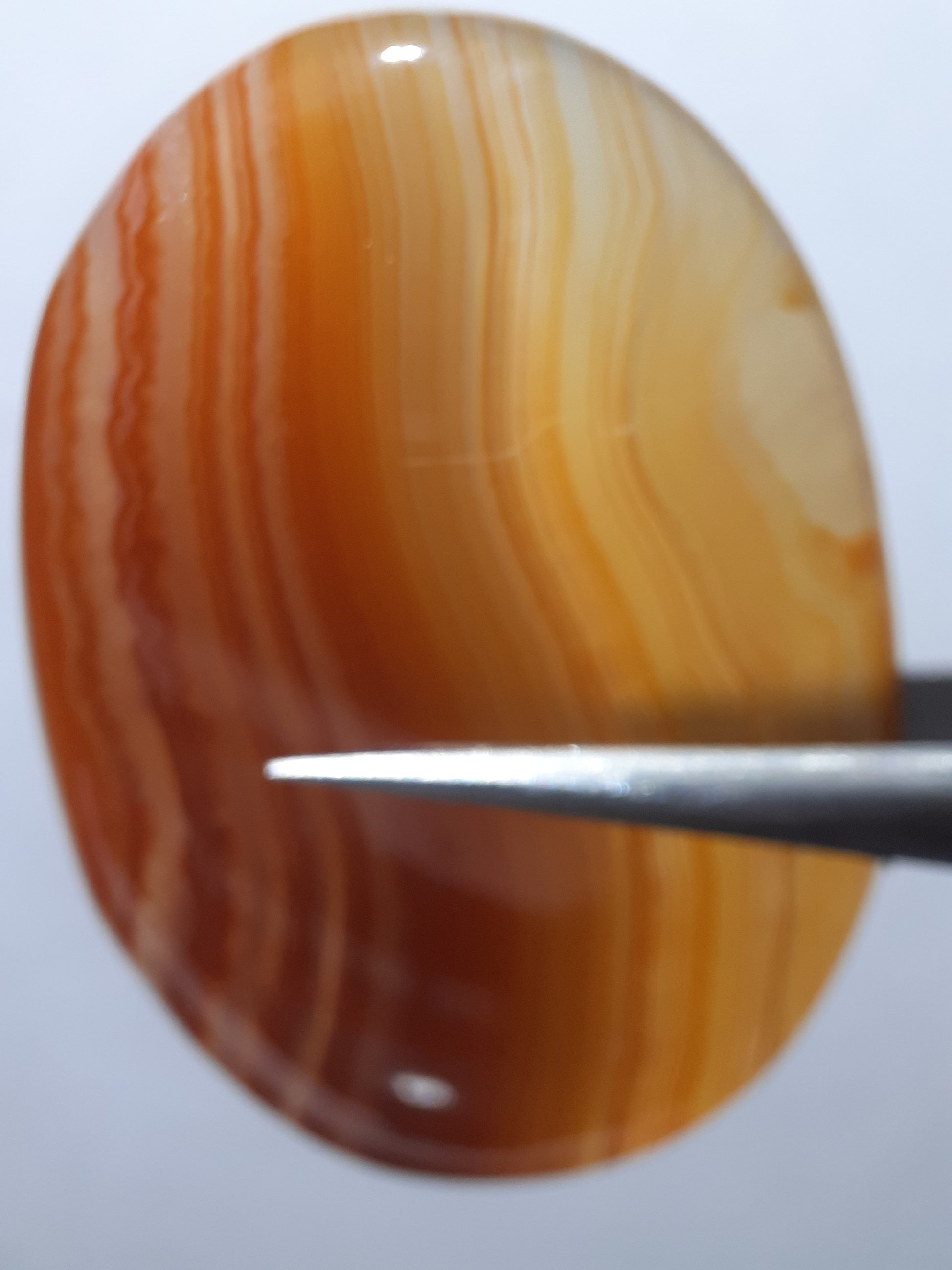 Natural orangy red orange and silky white Lake Superior Agate - 77.57 ct - oval Cabochon - unheated - certified by NGB - Natural Gems Belgium