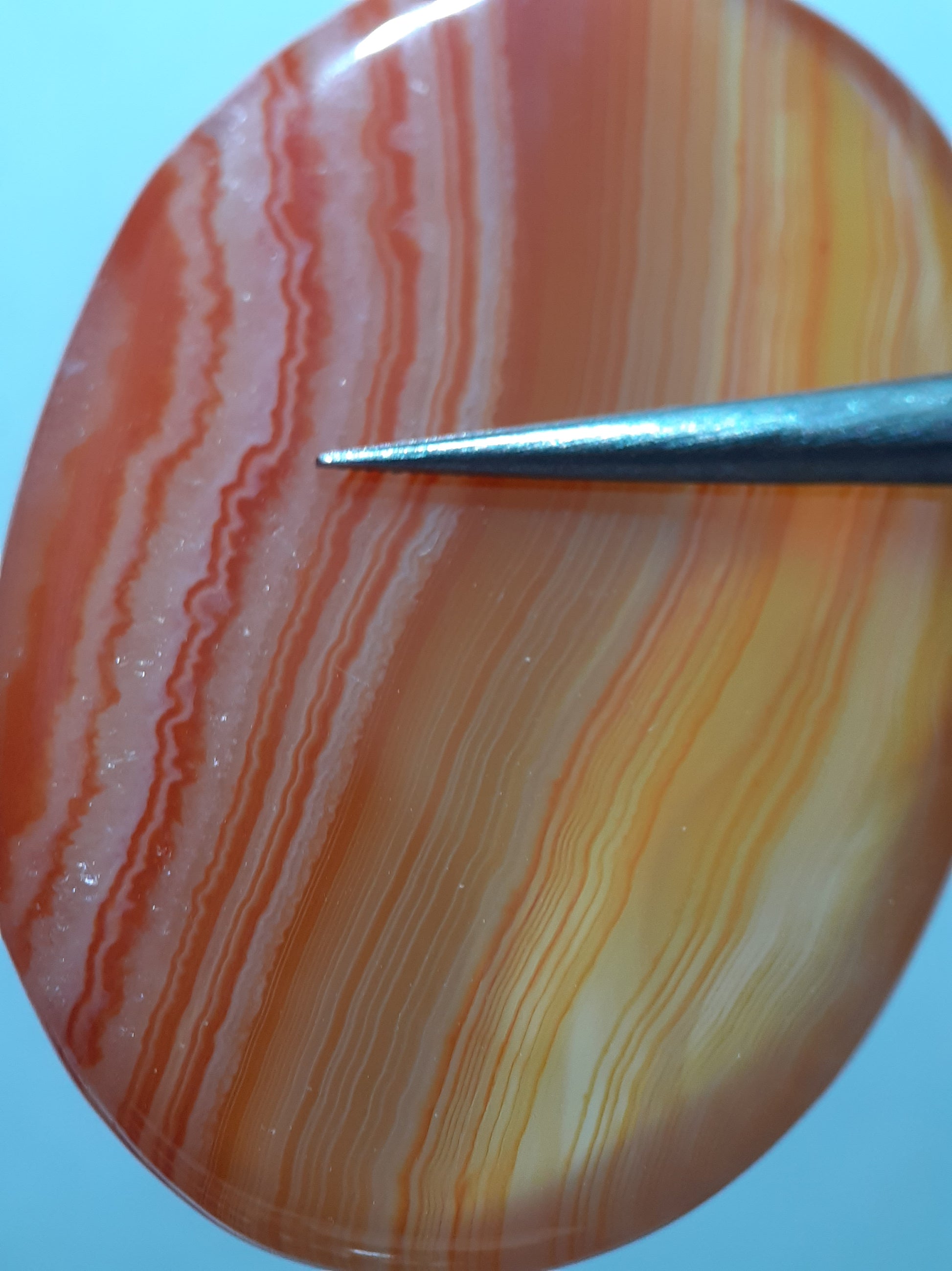 Natural orangy red orange and silky white Lake Superior Agate - 77.57 ct - oval Cabochon - unheated - certified by NGB - Natural Gems Belgium