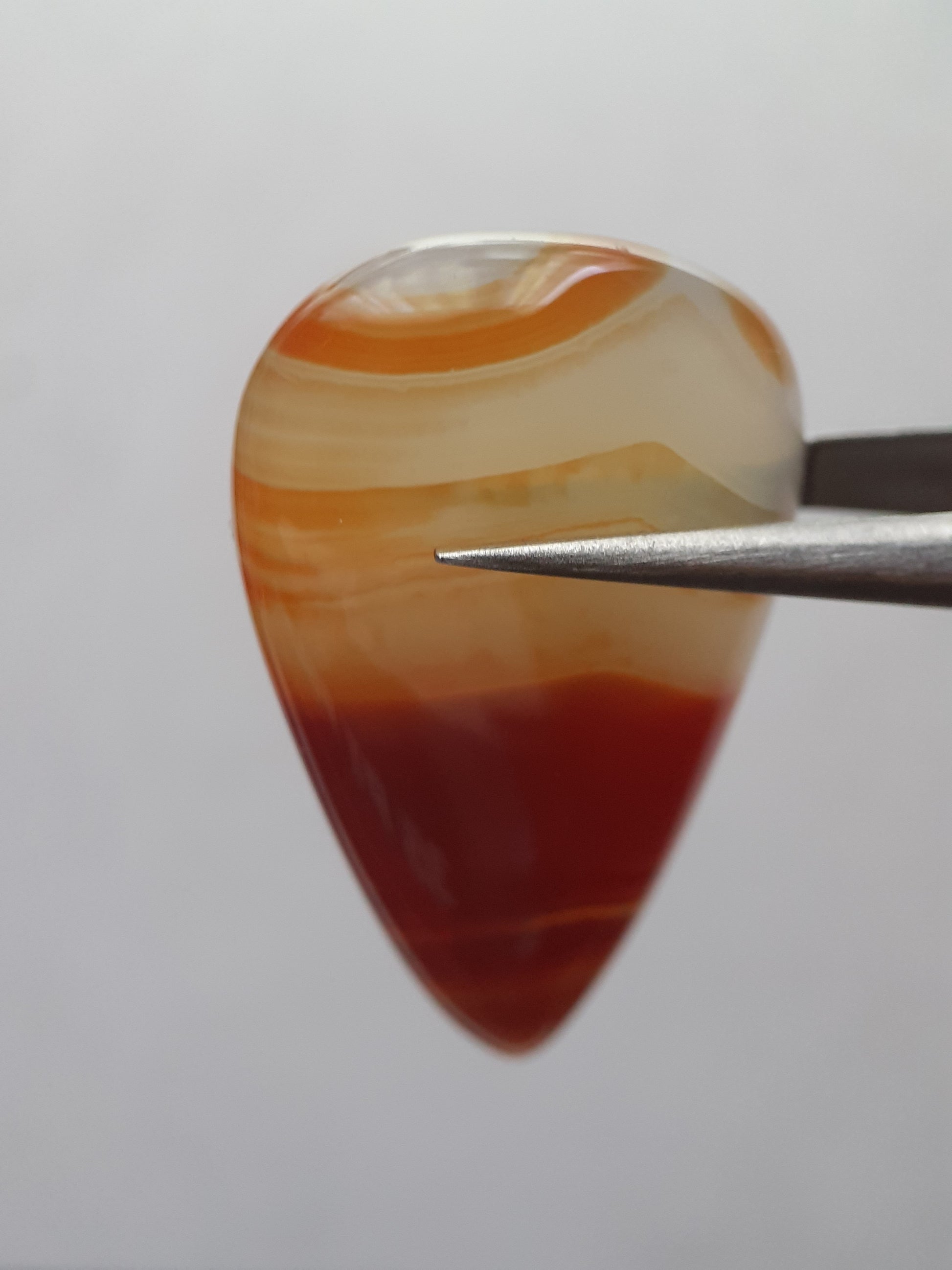 Natural deep brownish red and orange Lake Superior Agate - 23.96 ct - pear Cabochon - unheated - certified by NGB - Natural Gems Belgium