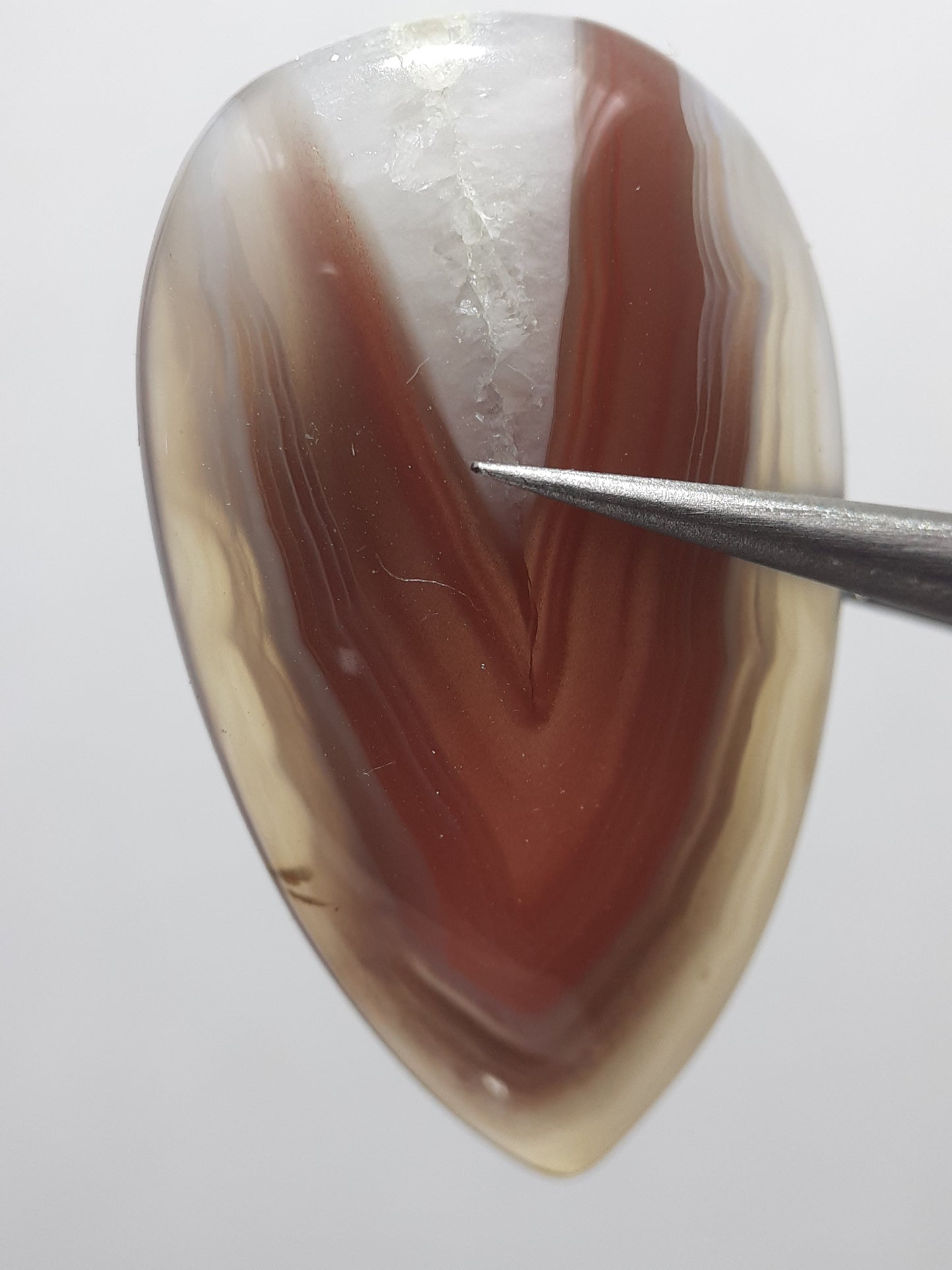 Natural brownish grey and deep orangy red Botswana Agate - 22.85 ct - Pear - crystal structure line in center - Natural Gems Belgium