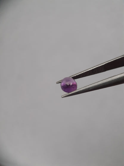 Natural purple Amethyst - 0.35 ct - oval cabochon - 5.1 x 4.1 mm - unheated - Natural Gems Belgium