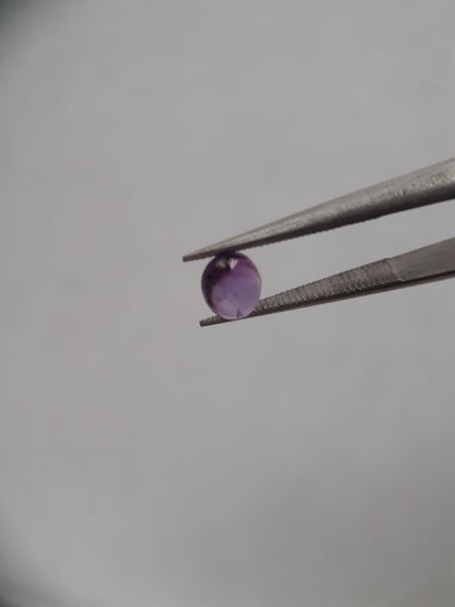 Natural purple Amethyst - 0.35 ct - oval cabochon - 5.1 x 4.1 mm - unheated - Natural Gems Belgium