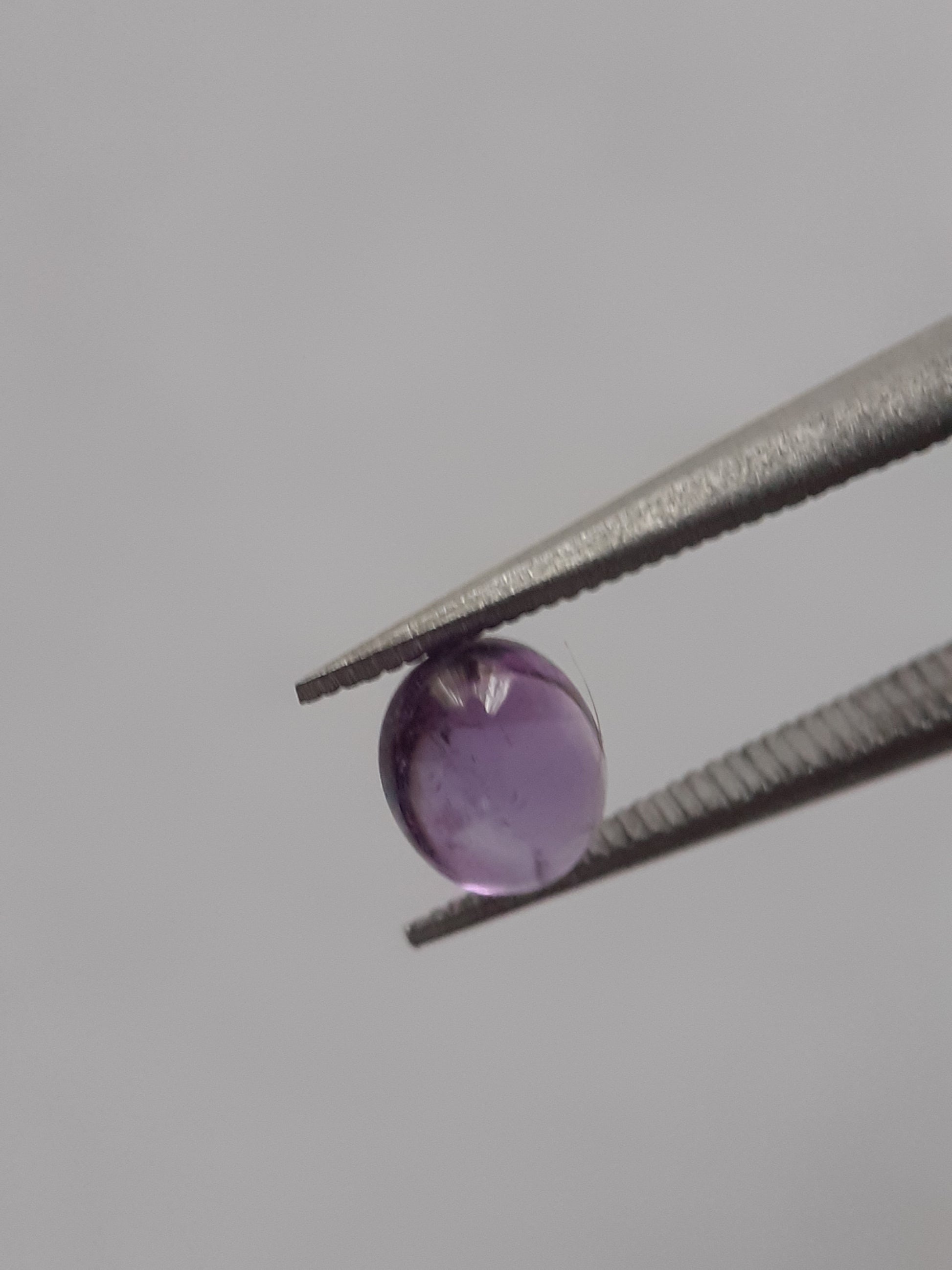 Natural purple Amethyst - 0.35 ct - oval cabochon - 5.1 x 4.1 mm - unheated - Natural Gems Belgium