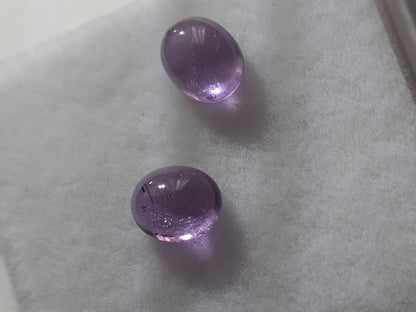 Natural medium purple Amethyst - matching pair - 0.64 tcw - oval cabochon - 4.9 x 3.8 mm - unheated - Natural Gems Belgium