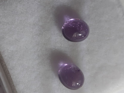 Natural medium purple Amethyst - matching pair - 0.64 tcw - oval cabochon - 4.9 x 3.8 mm - unheated - Natural Gems Belgium