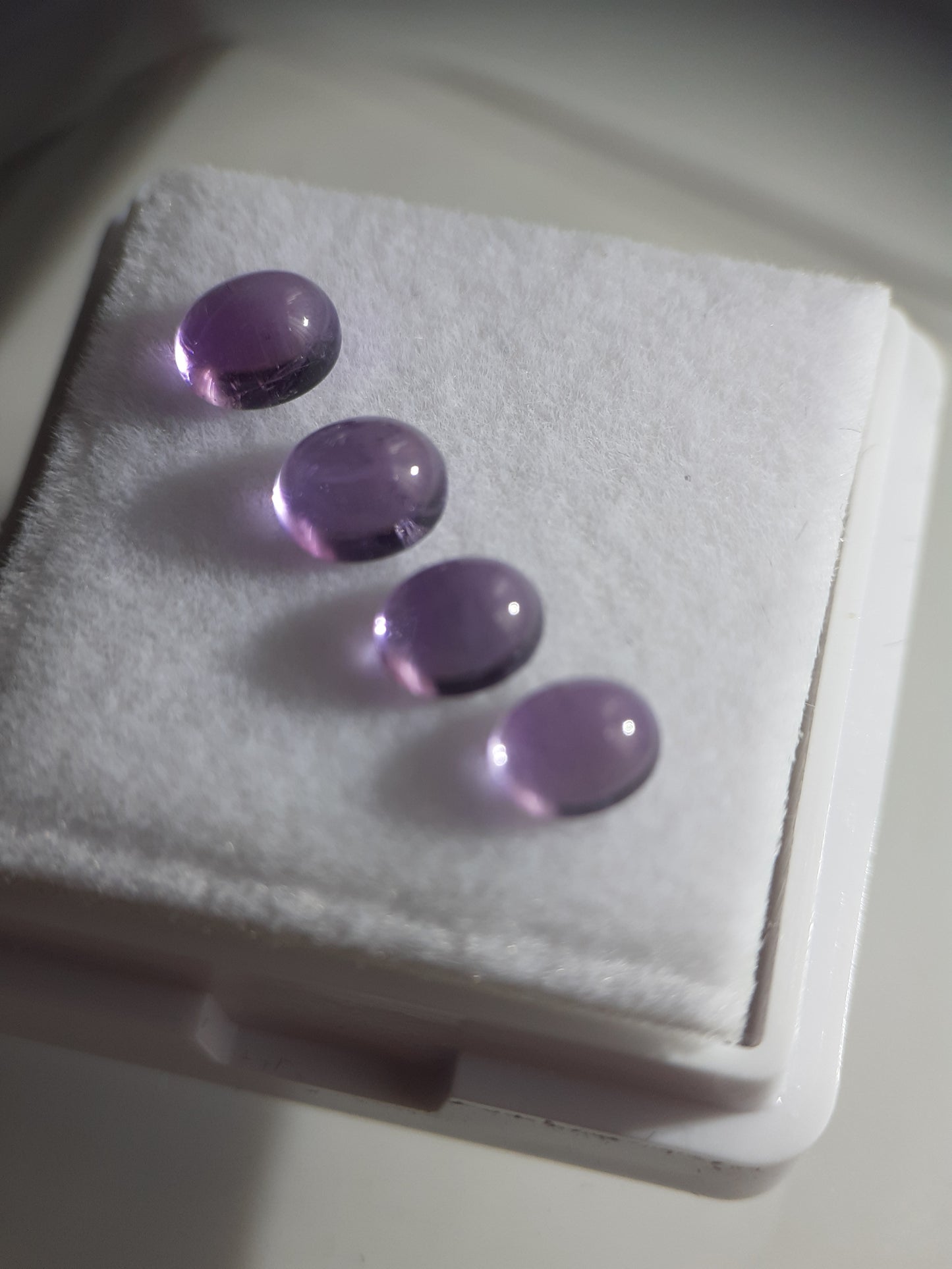 Natural light purple Amethyst - set of 4 - 1.53 tcw - oval cabochon - approx 5 x 4 mm - unheated - Natural Gems Belgium