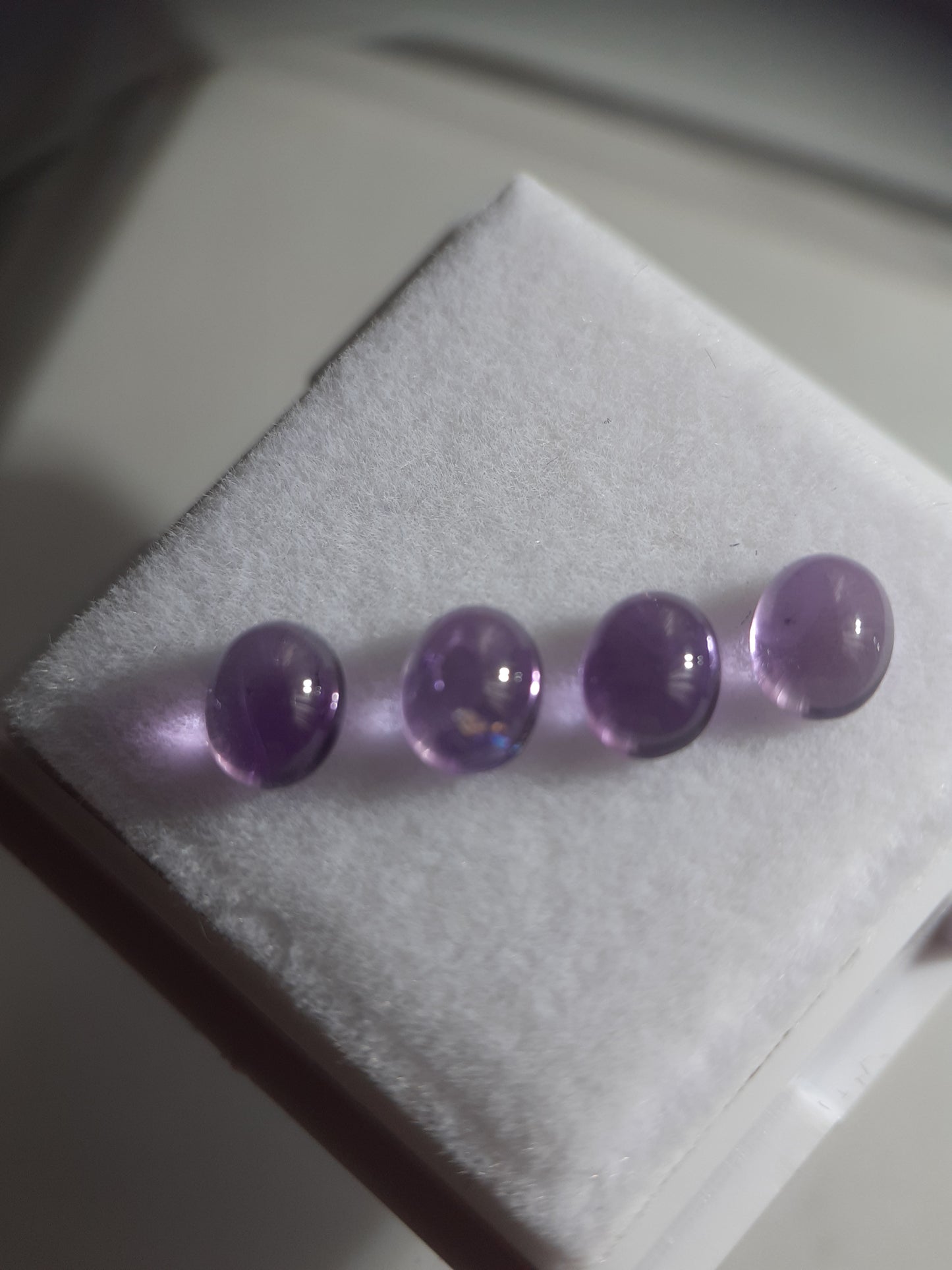 Natural light purple Amethyst - set of 4 - 1.53 tcw - oval cabochon - approx 5 x 4 mm - unheated - Natural Gems Belgium