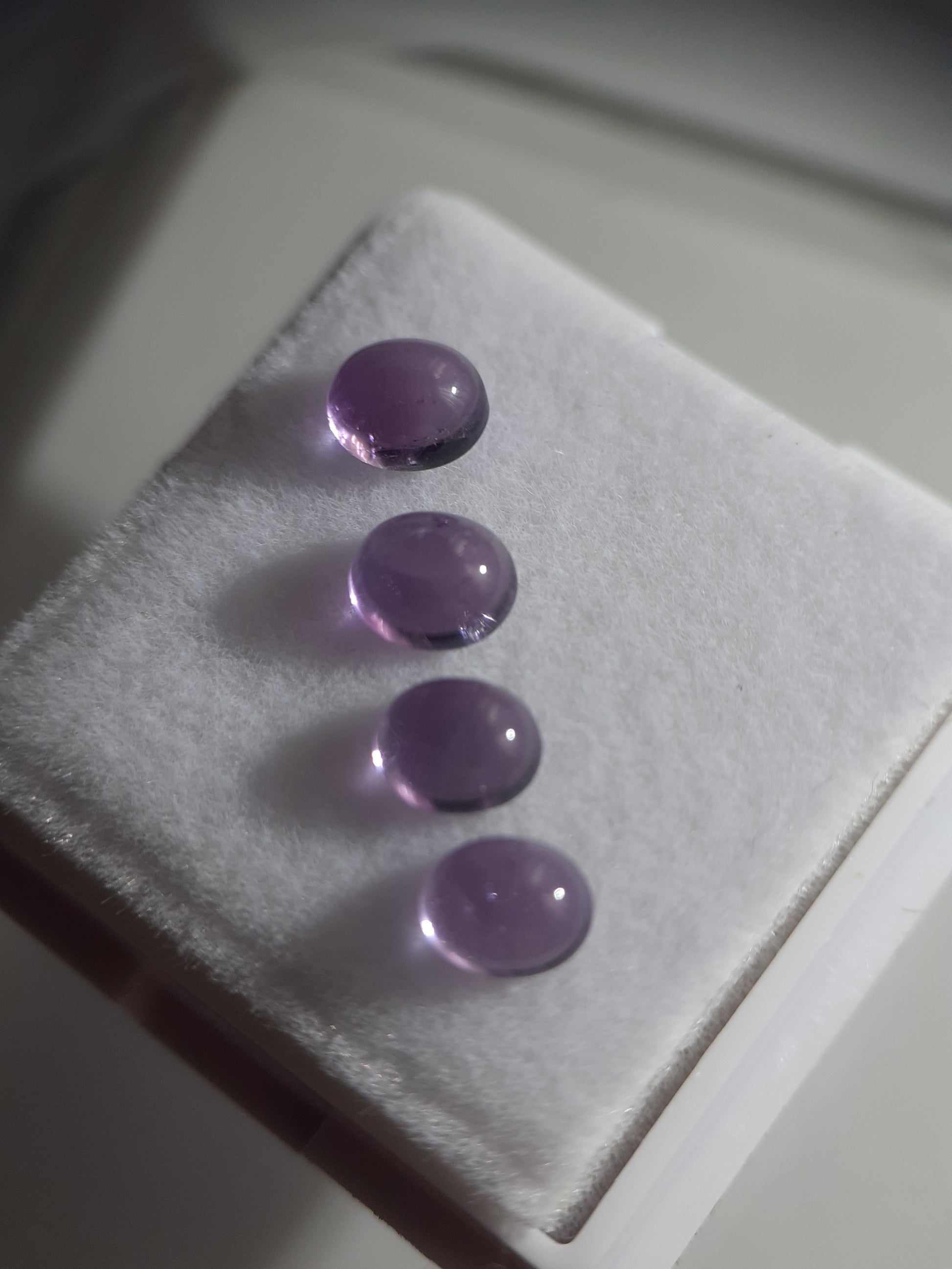 Natural light purple Amethyst - set of 4 - 1.53 tcw - oval cabochon - approx 5 x 4 mm - unheated - Natural Gems Belgium