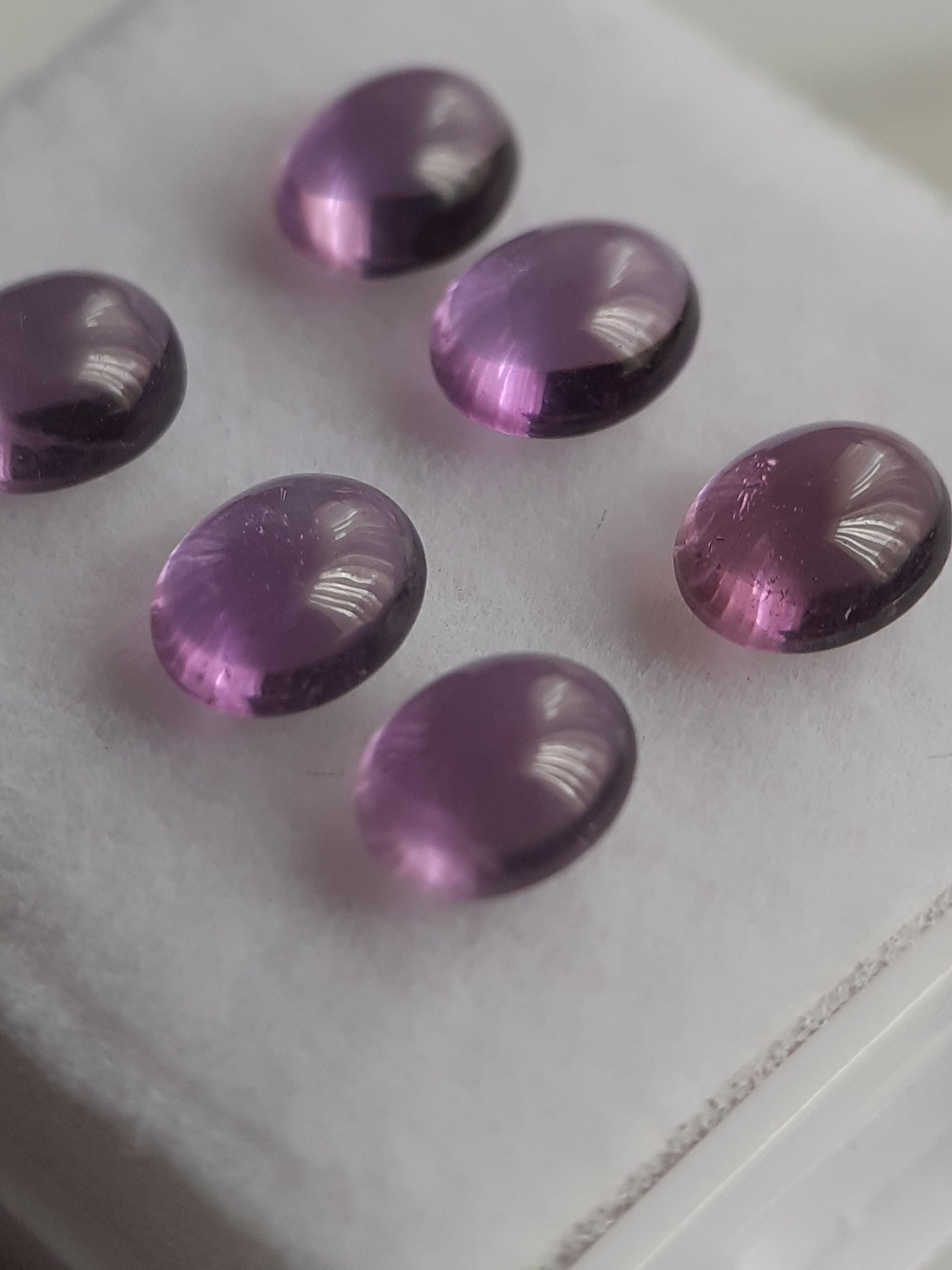 Natural purple Amethyst - set of 6 - 2.21 tcw - oval cabochon - approx 5 x 4 mm - unheated - Natural Gems Belgium