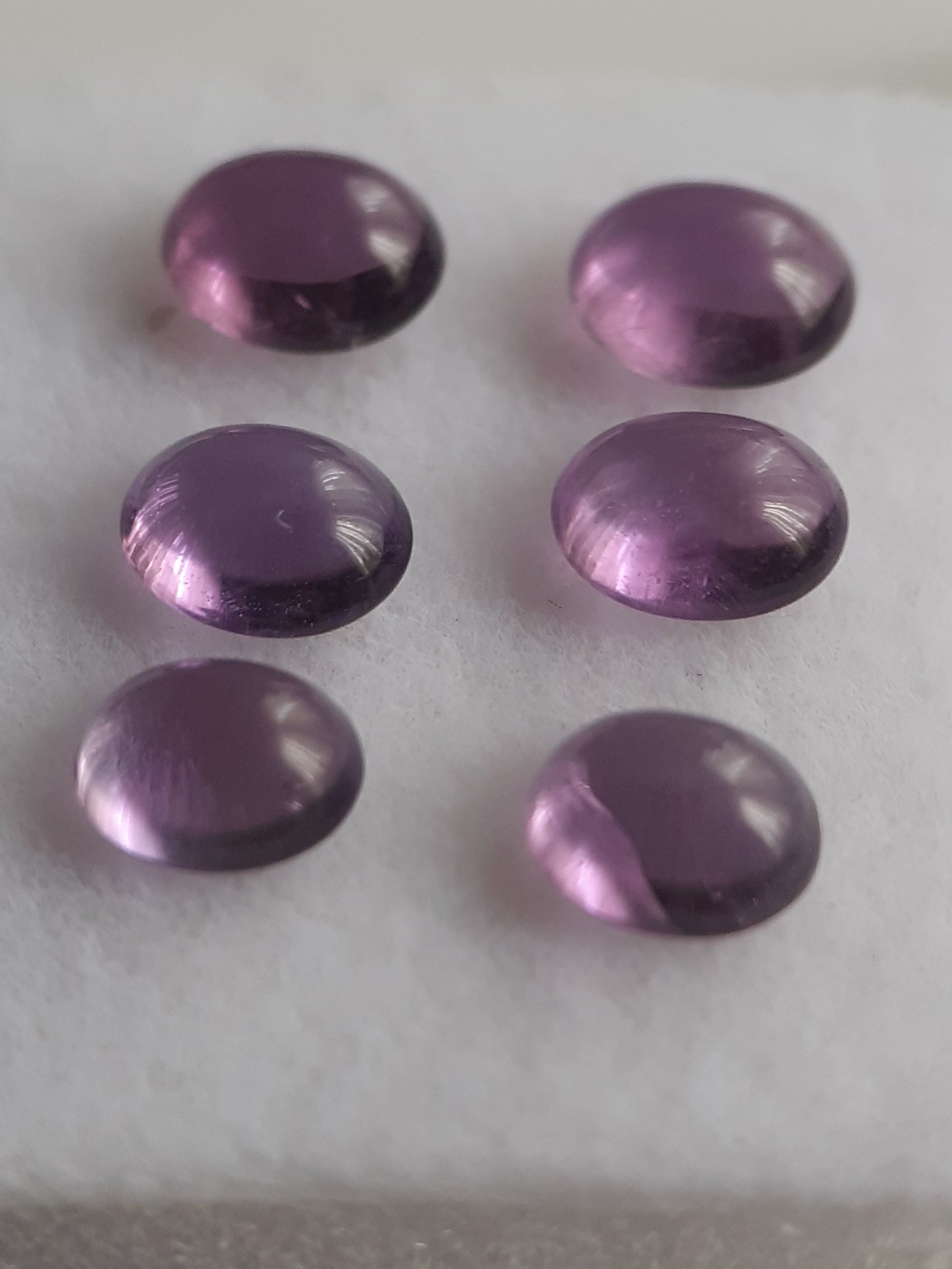 Natural purple Amethyst - set of 6 - 2.21 tcw - oval cabochon - approx 5 x 4 mm - unheated - Natural Gems Belgium