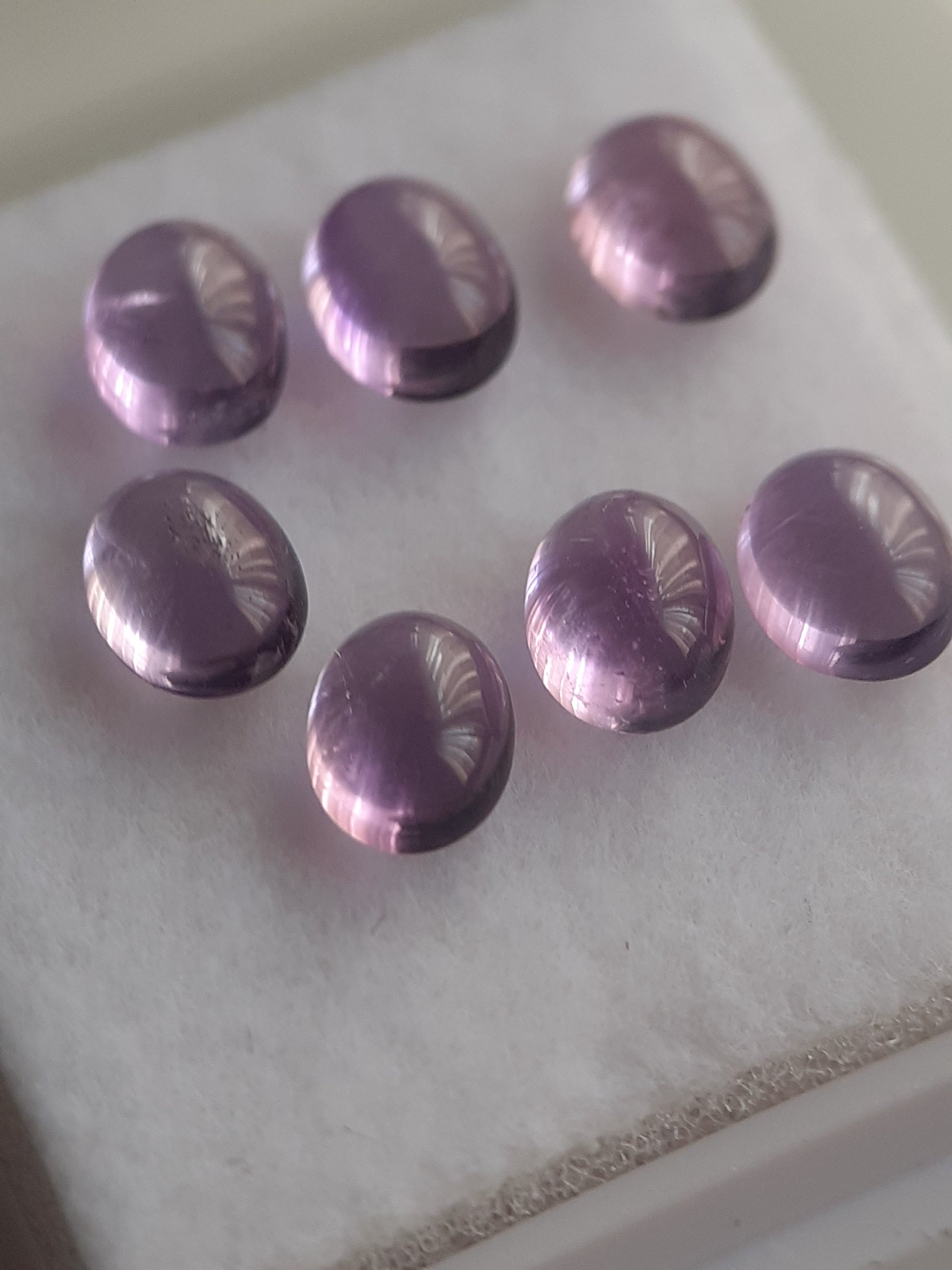 Natural purple Amethyst - set of 7 - 2.48 tcw - oval cabochon - approx 5 x 4 mm - unheated - Natural Gems Belgium