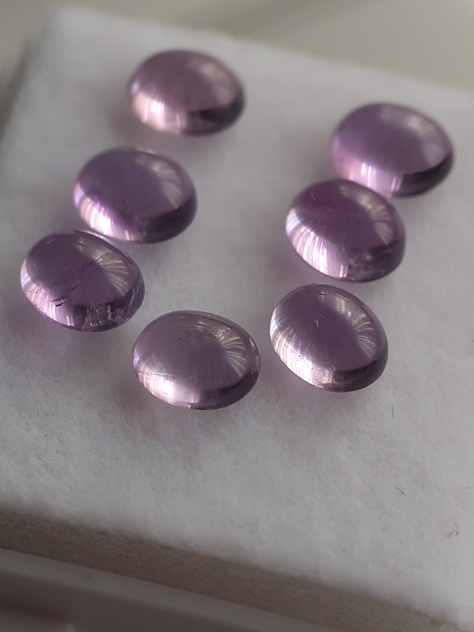 Natural purple Amethyst - set of 7 - 2.48 tcw - oval cabochon - approx 5 x 4 mm - unheated - Natural Gems Belgium