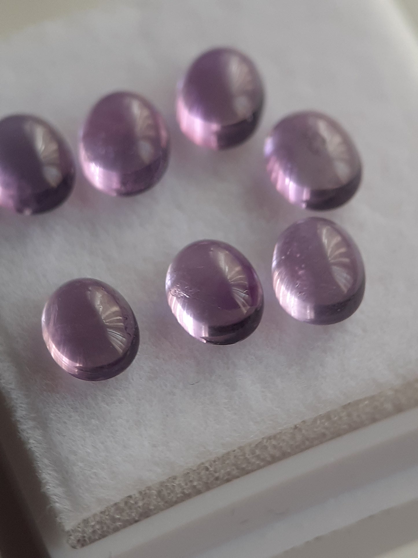 Natural purple Amethyst - set of 7 - 2.48 tcw - oval cabochon - approx 5 x 4 mm - unheated - Natural Gems Belgium