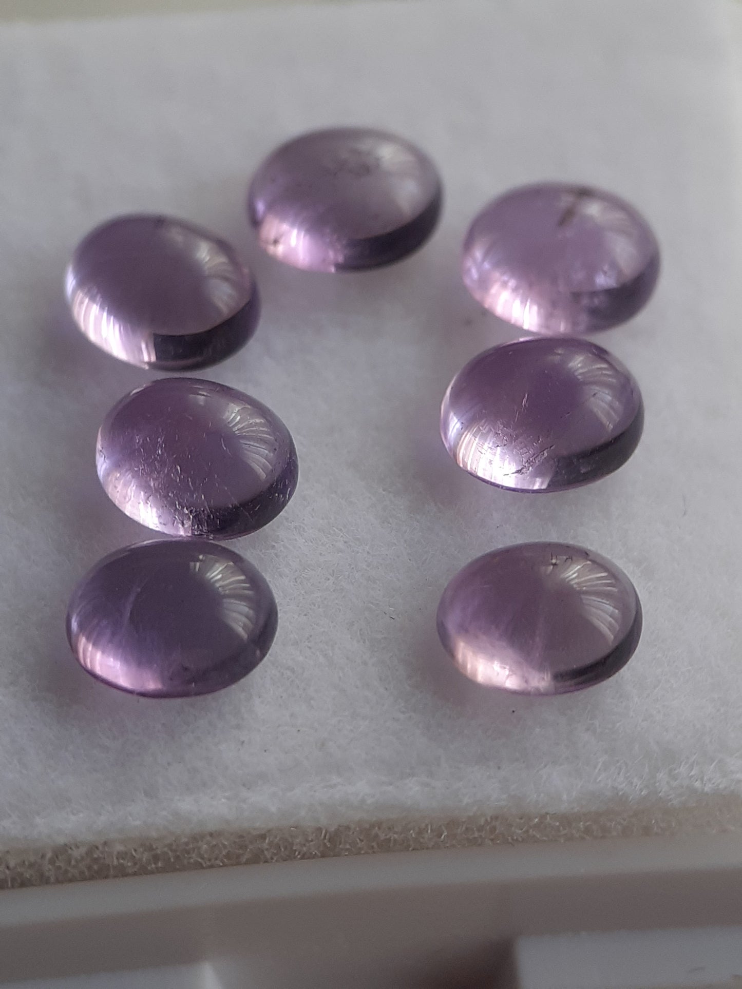 Natural purple Amethyst - set of 7 - 2.48 tcw - oval cabochon - approx 5 x 4 mm - unheated - Natural Gems Belgium