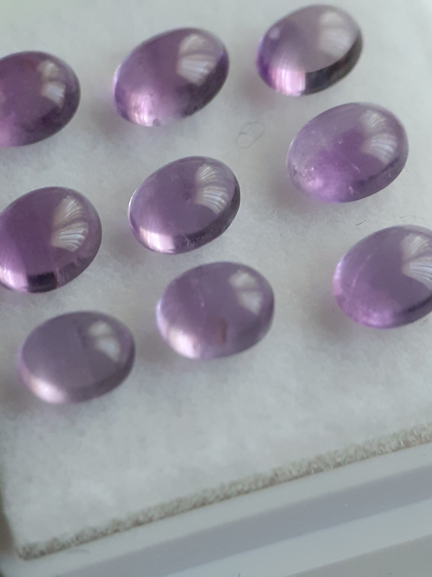 Natural purple Amethyst - set of 9 - 3.11 tcw - oval cabochon - approx 5 x 4 mm - unheated - Natural Gems Belgium