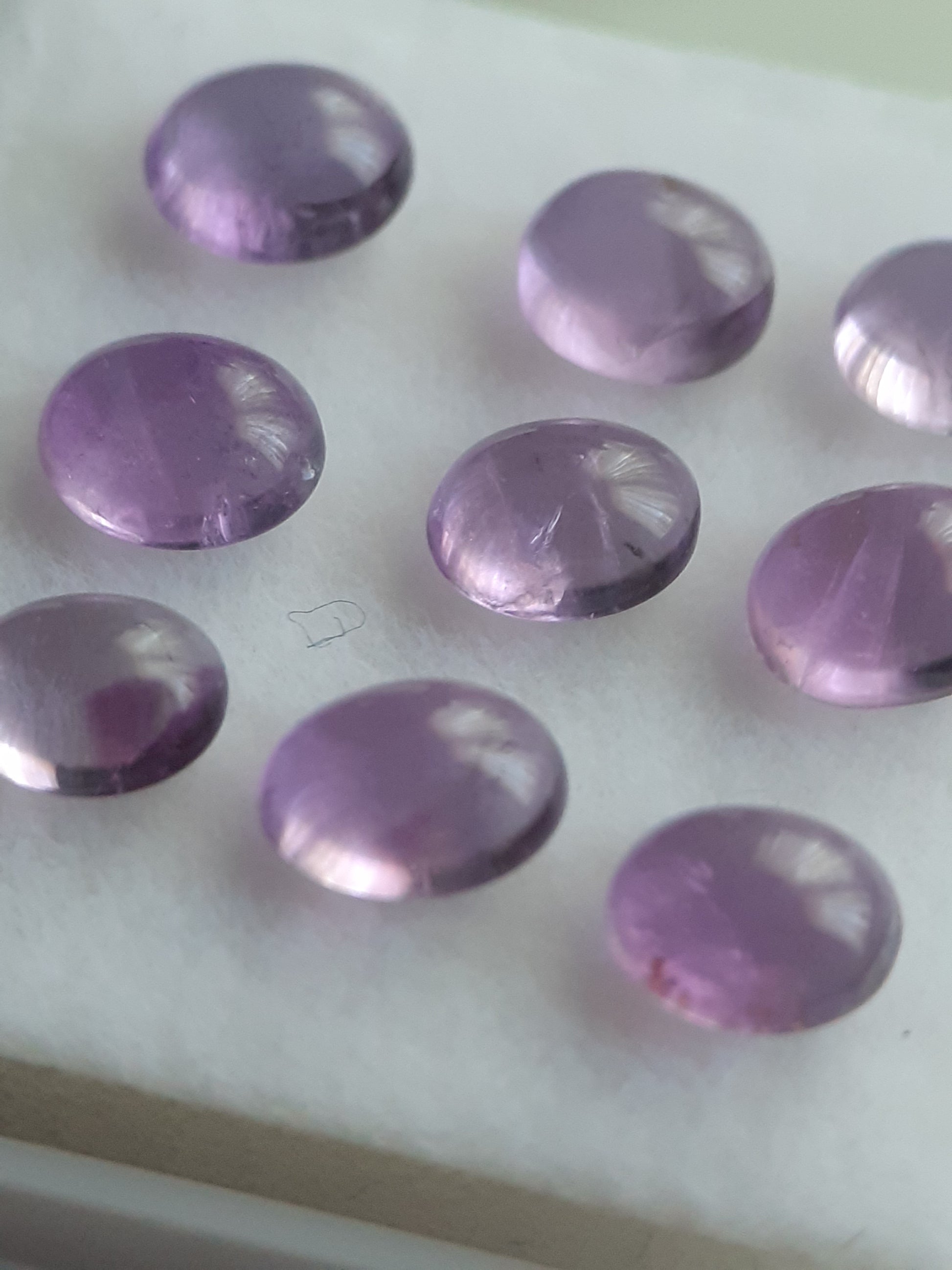 Natural purple Amethyst - set of 9 - 3.11 tcw - oval cabochon - approx 5 x 4 mm - unheated - Natural Gems Belgium