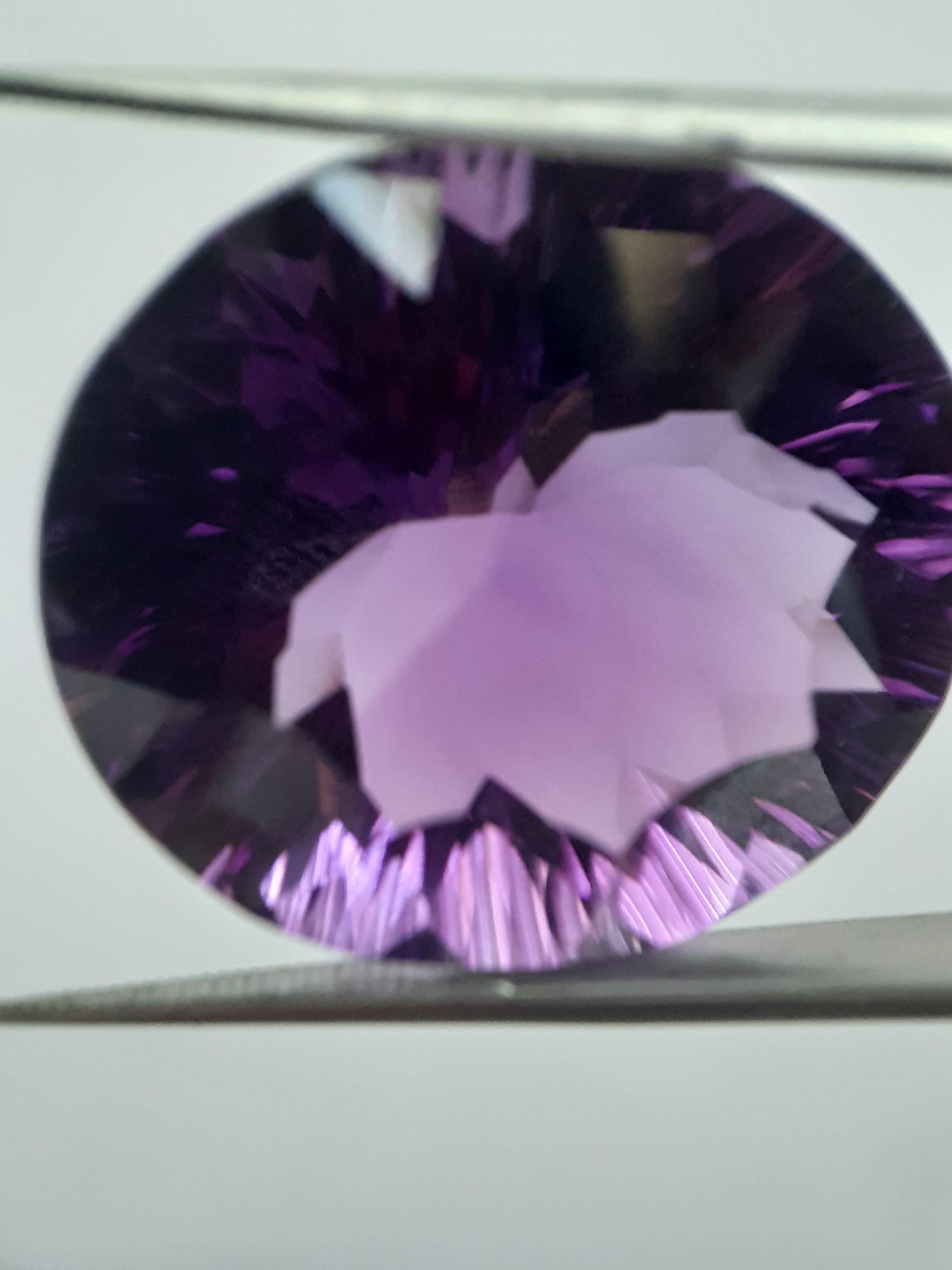 Natural deep purple Amethyst - 36.60 ct - Oval - AAA+ - unheated - certified by NGB - Natural Gems Belgium