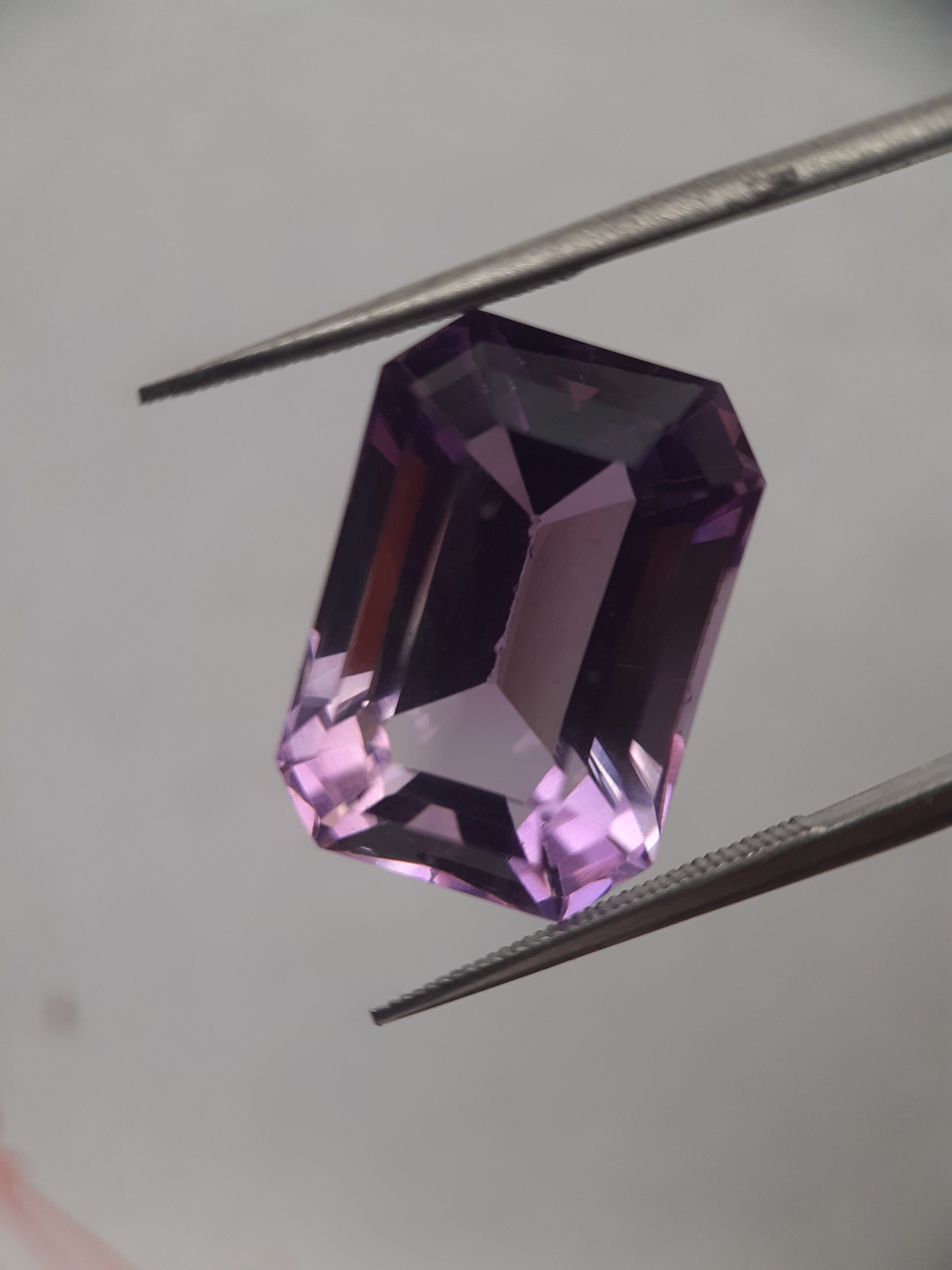 Natural light and medium purple Amethyst - 13.77 ct - octagon - unheated - certified by NGB - Natural Gems Belgium