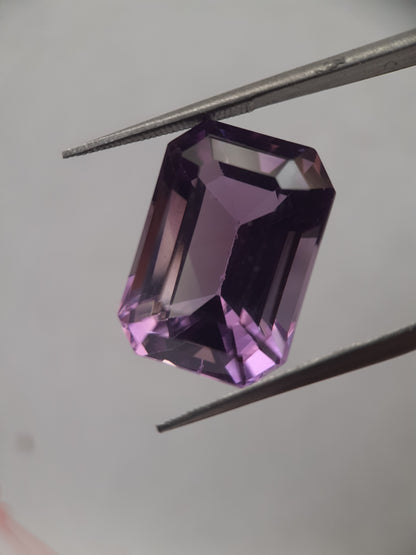 Natural light and medium purple Amethyst - 13.77 ct - octagon - unheated - certified by NGB - Natural Gems Belgium