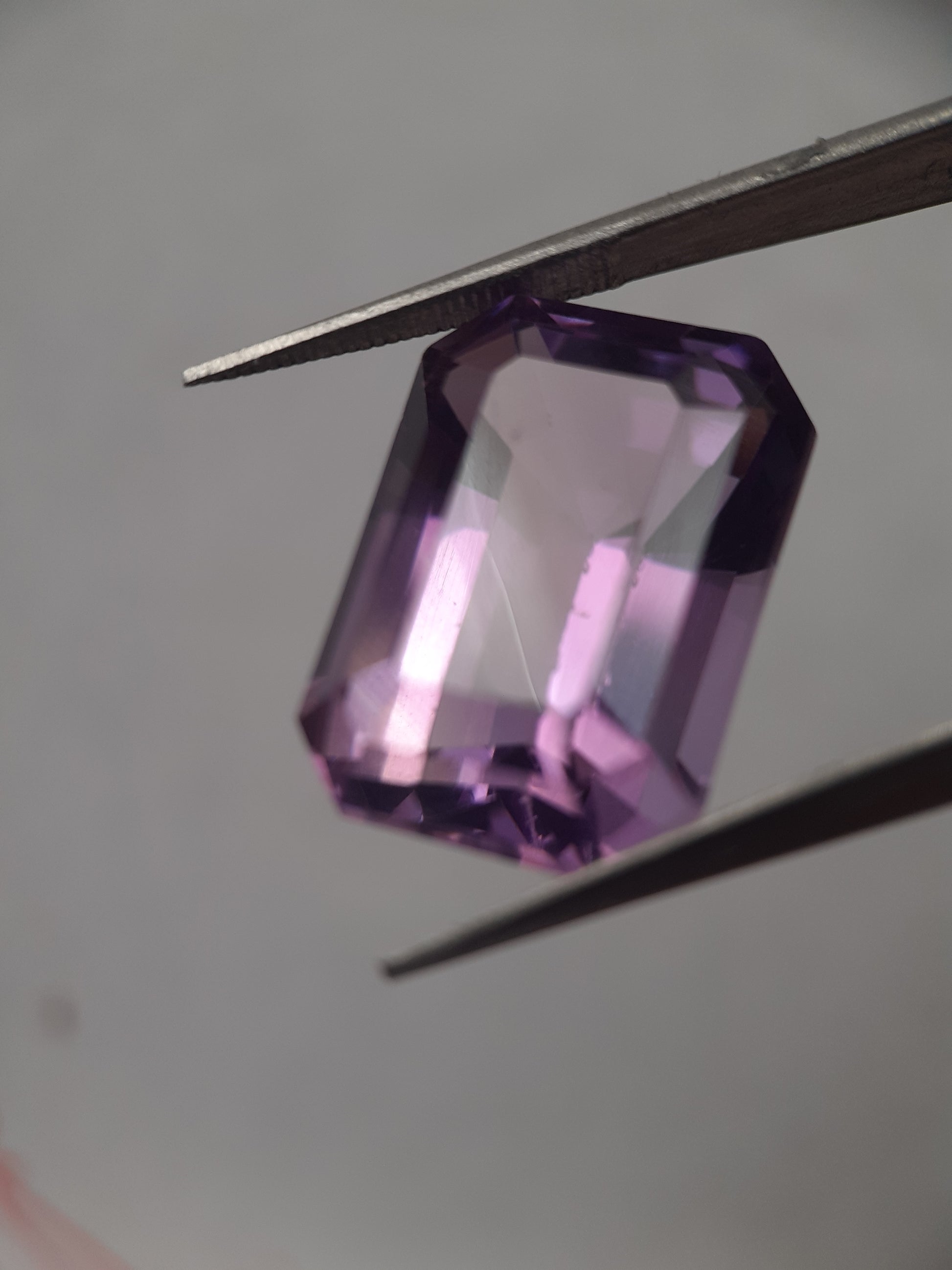 Natural light and medium purple Amethyst - 13.77 ct - octagon - unheated - certified by NGB - Natural Gems Belgium