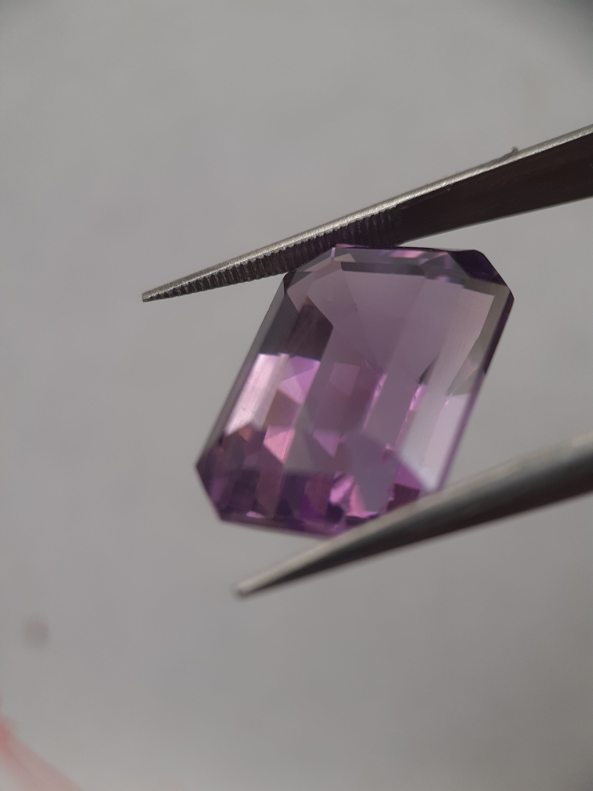 Natural light and medium purple Amethyst - 13.77 ct - octagon - unheated - certified by NGB - Natural Gems Belgium