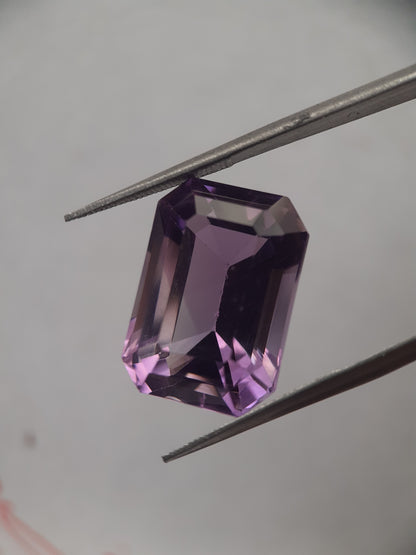 Natural light and medium purple Amethyst - 13.77 ct - octagon - unheated - certified by NGB - Natural Gems Belgium